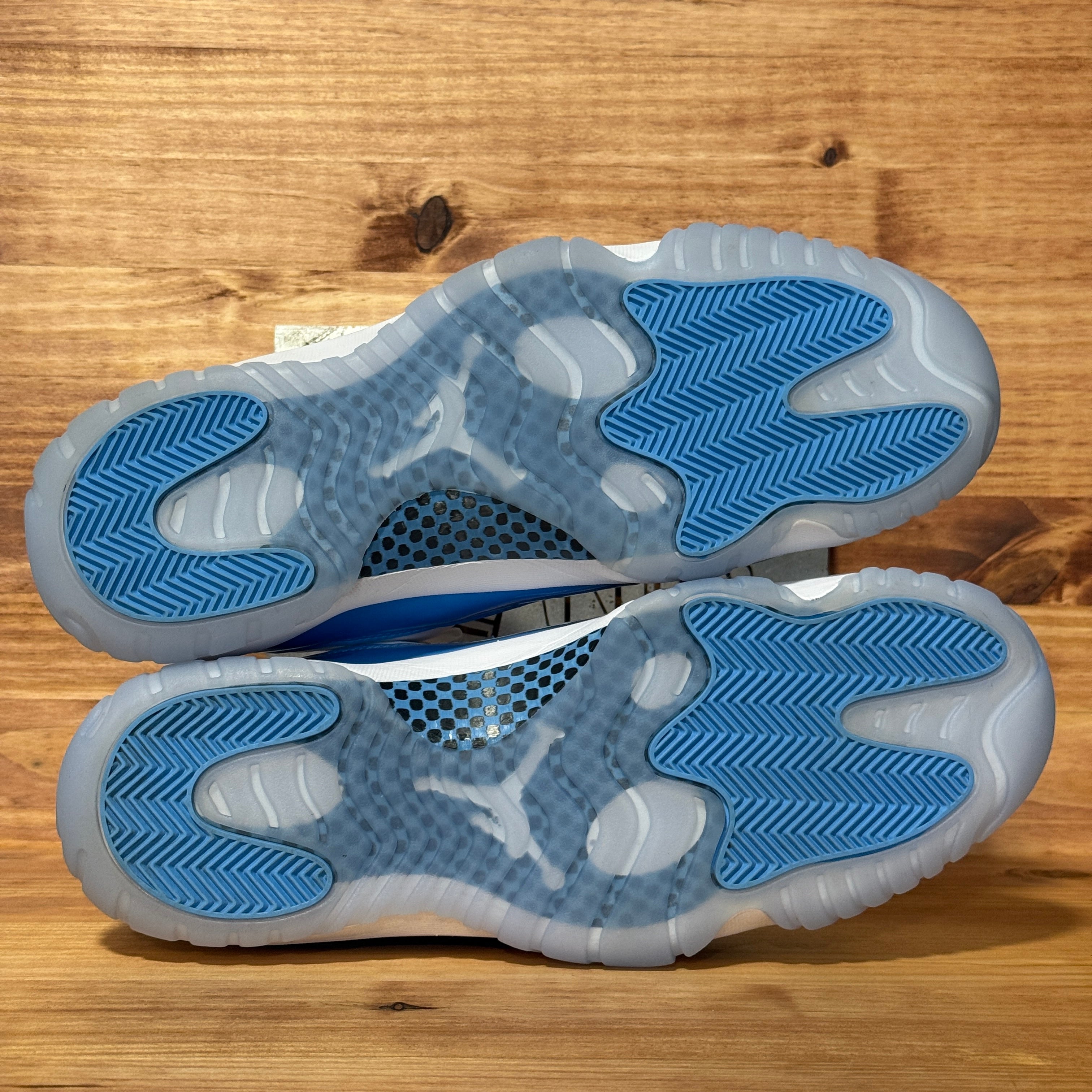 Jordan 11 Retro Low University Blue (2026)