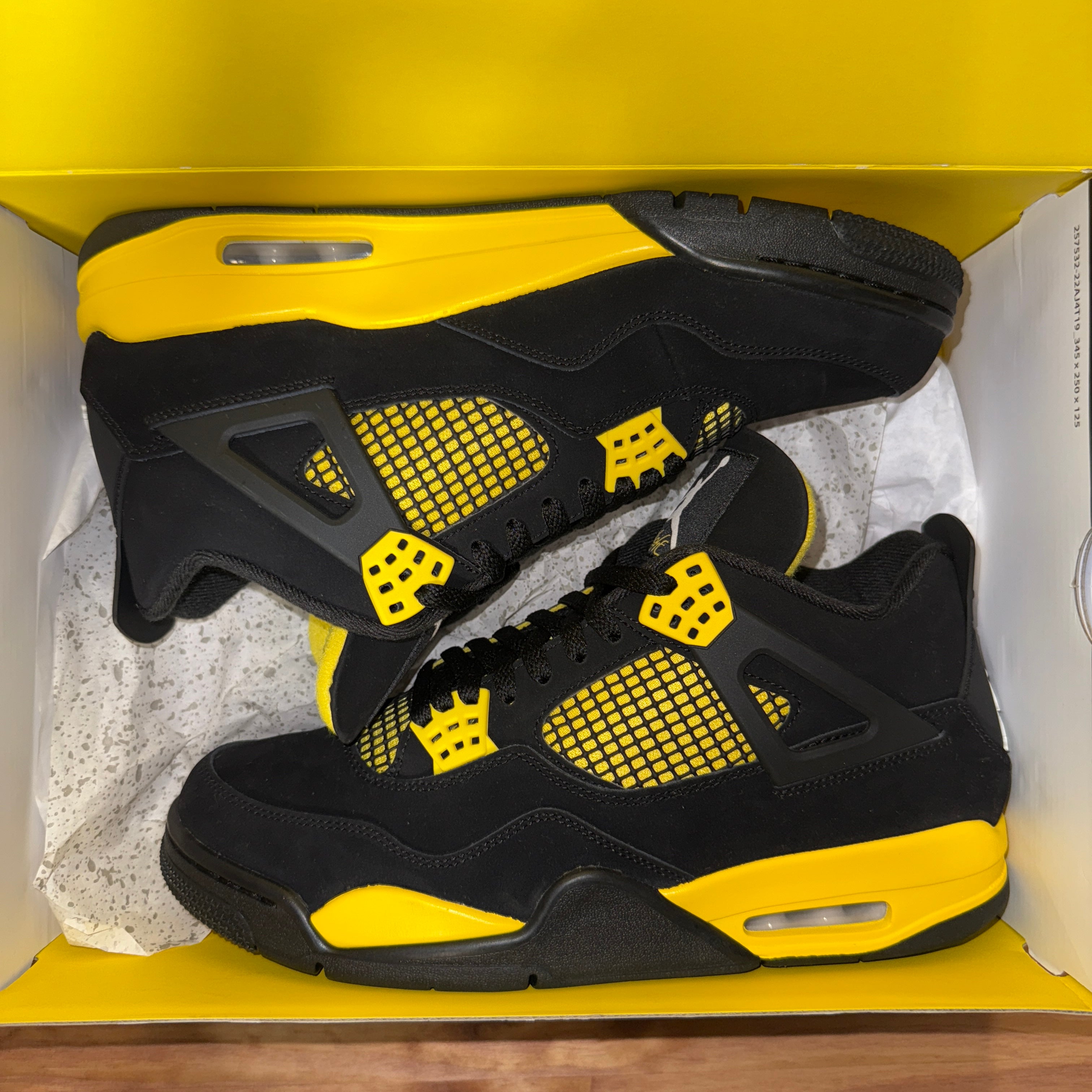 Jordan 4 Retro Thunder (2023)
