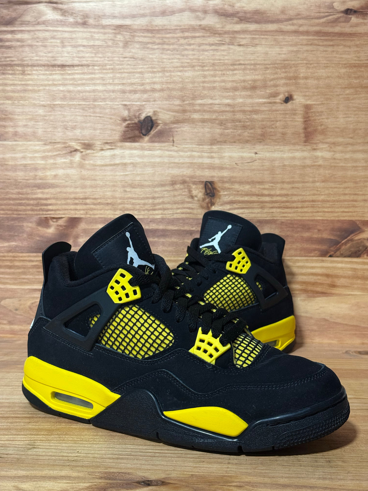 Jordan 4 Retro Thunder (2023)