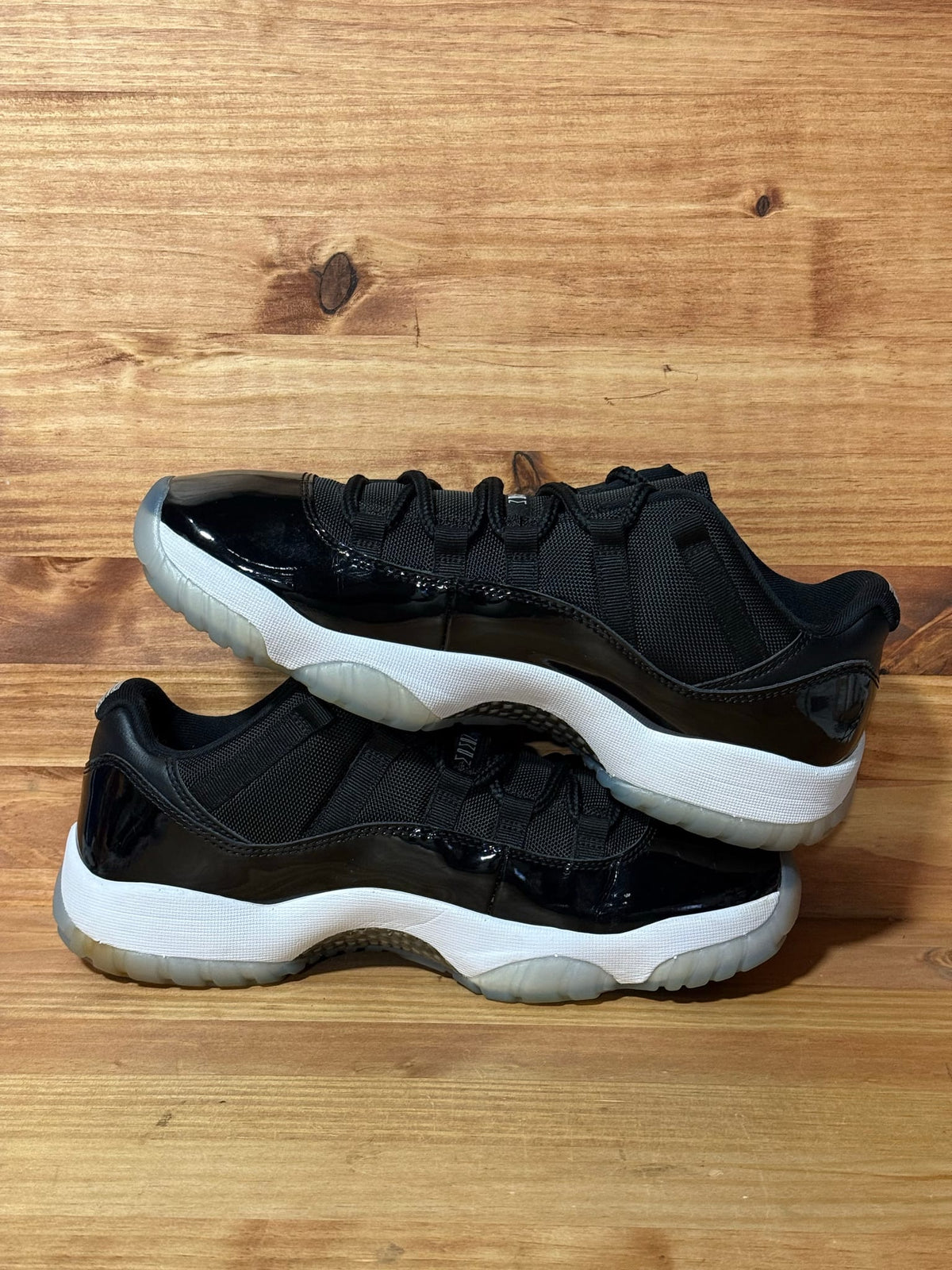 Jordan 11 Retro Low Space Jam - Size 9.5