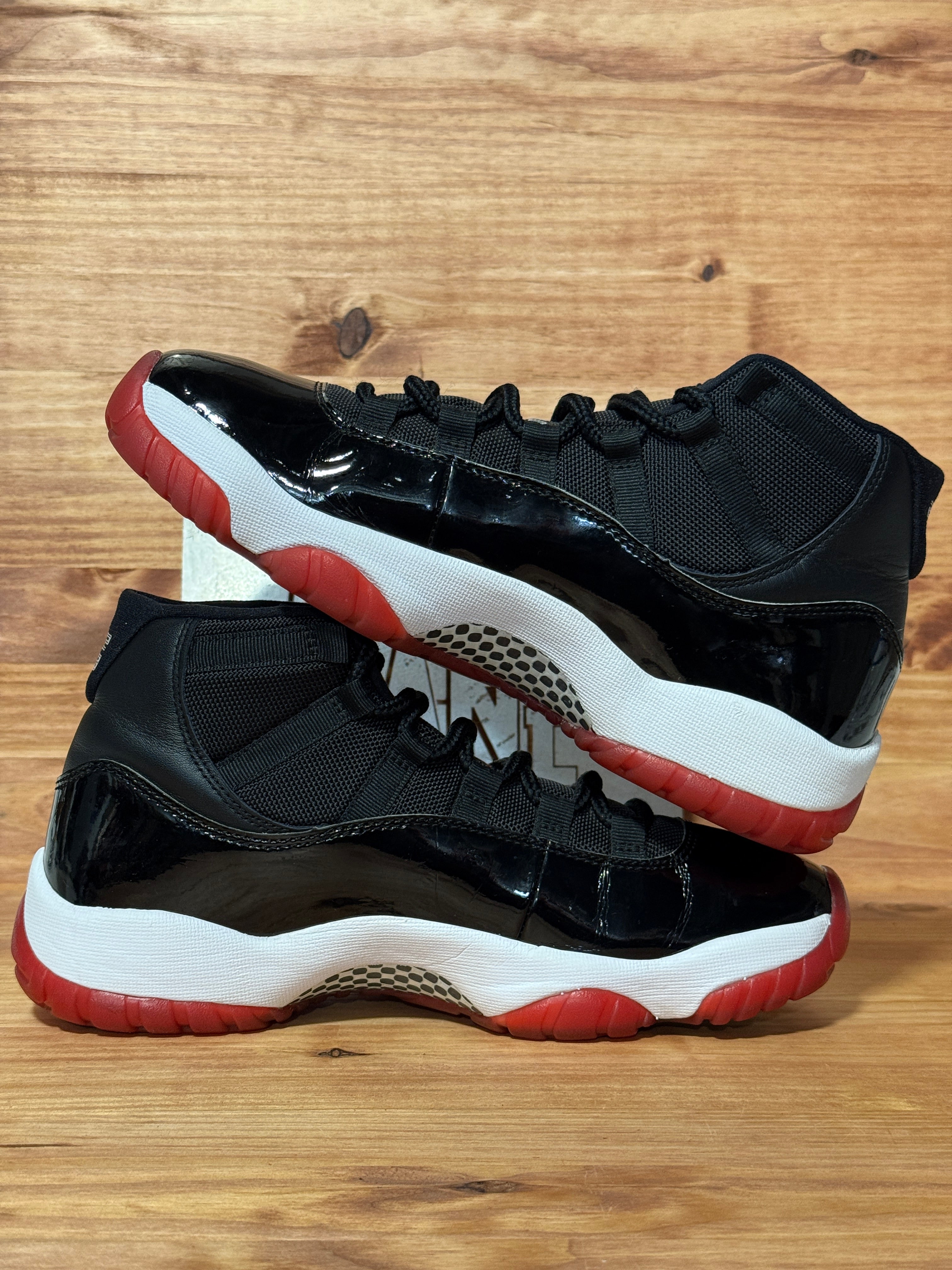 Jordan 11 Retro Playoffs Bred (2019)