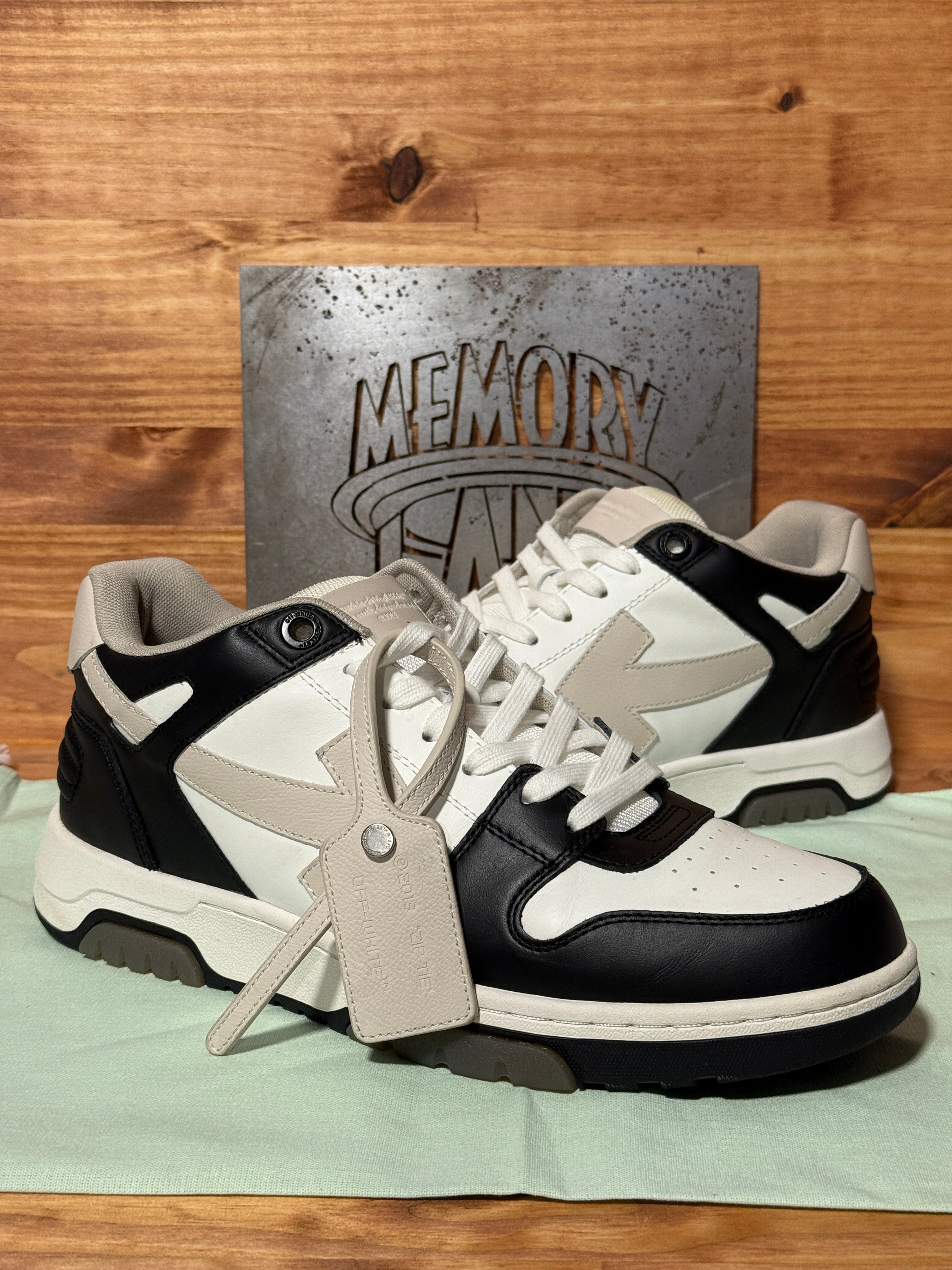 OFF-WHITE Out Of Office OOO Low Tops Black Beige