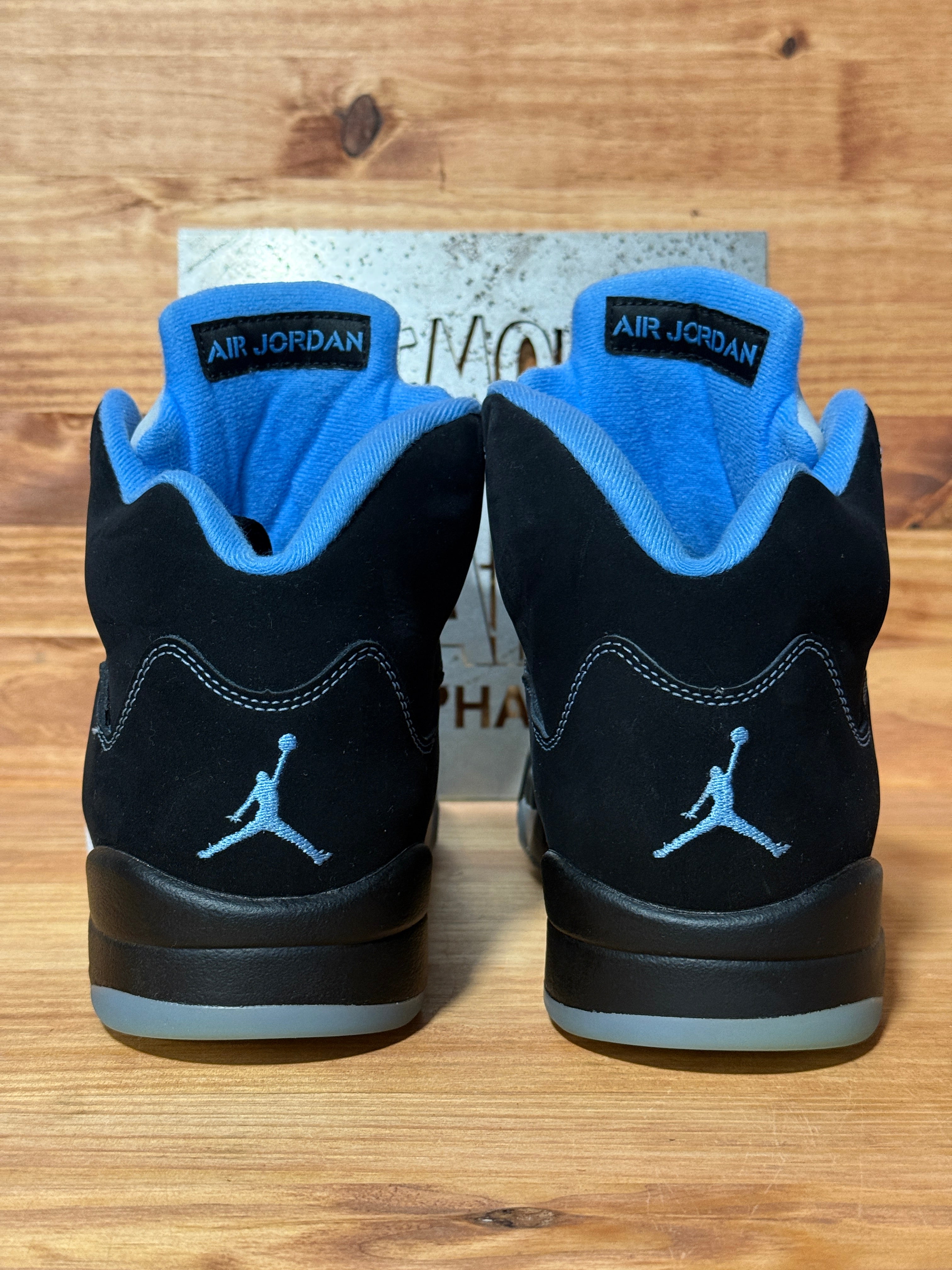 Jordan 5 Retro Black University Blue (2026)
