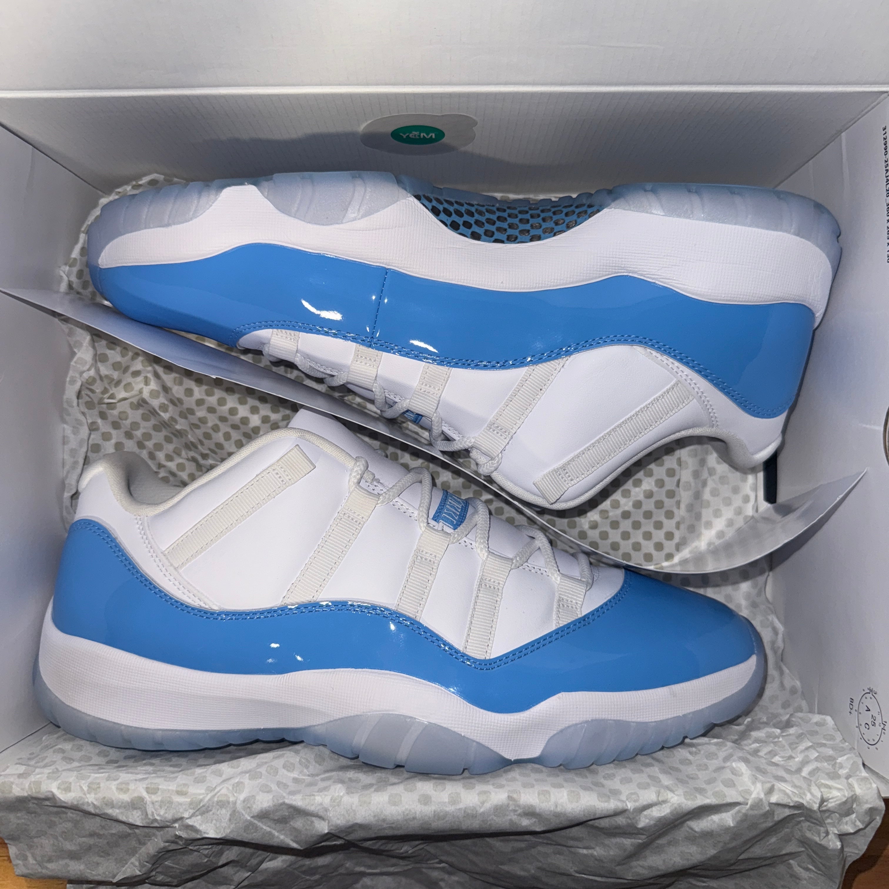 Jordan 11 Retro Low University Blue (2026)