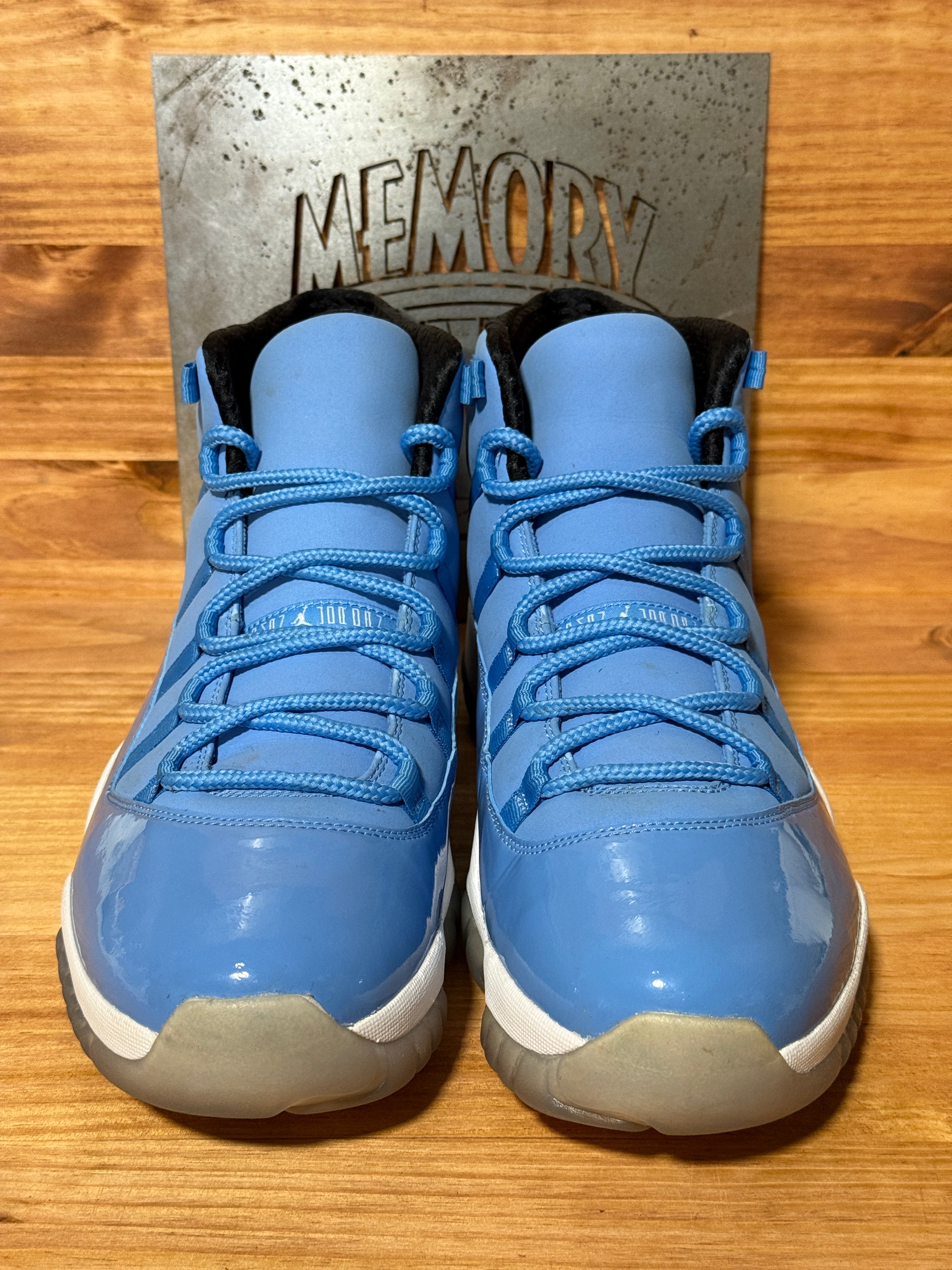 Jordan 11 Retro Pantone