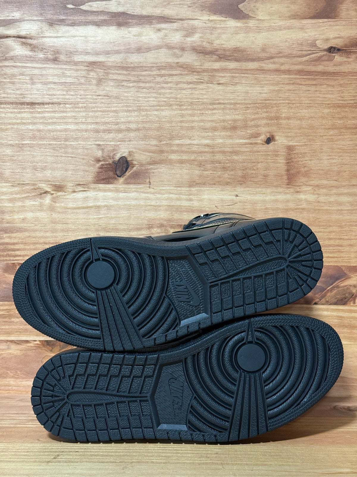 Jordan 1 Retro High Black Metallic Gold (2020)