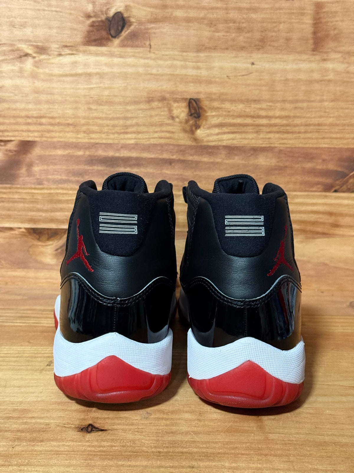Jordan 11 Retro Playoffs Bred (2019) - Size 9