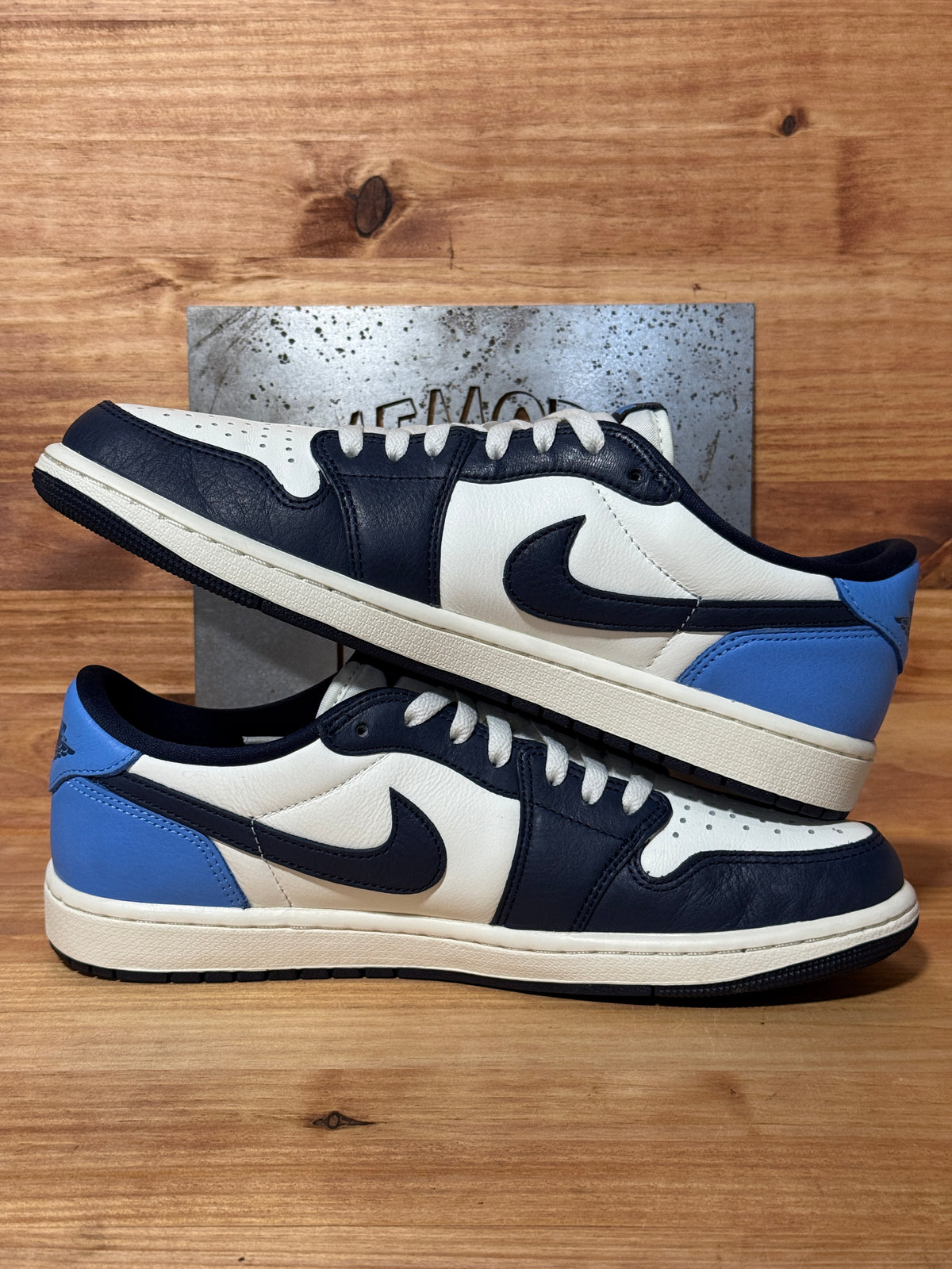 Jordan 1 Low OG Obsidian UNC