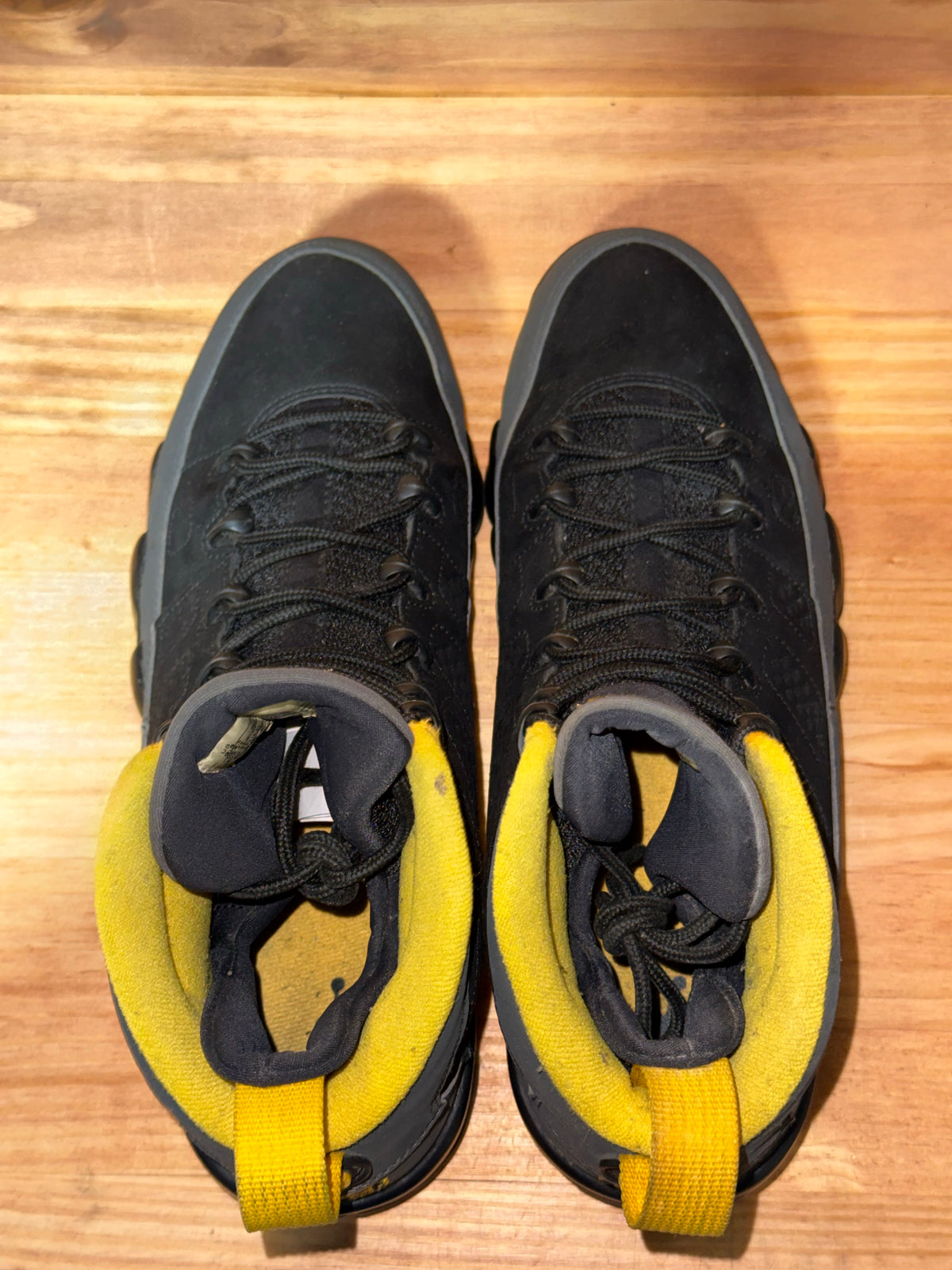 Jordan 9 Retro Dark Charcoal University Gold