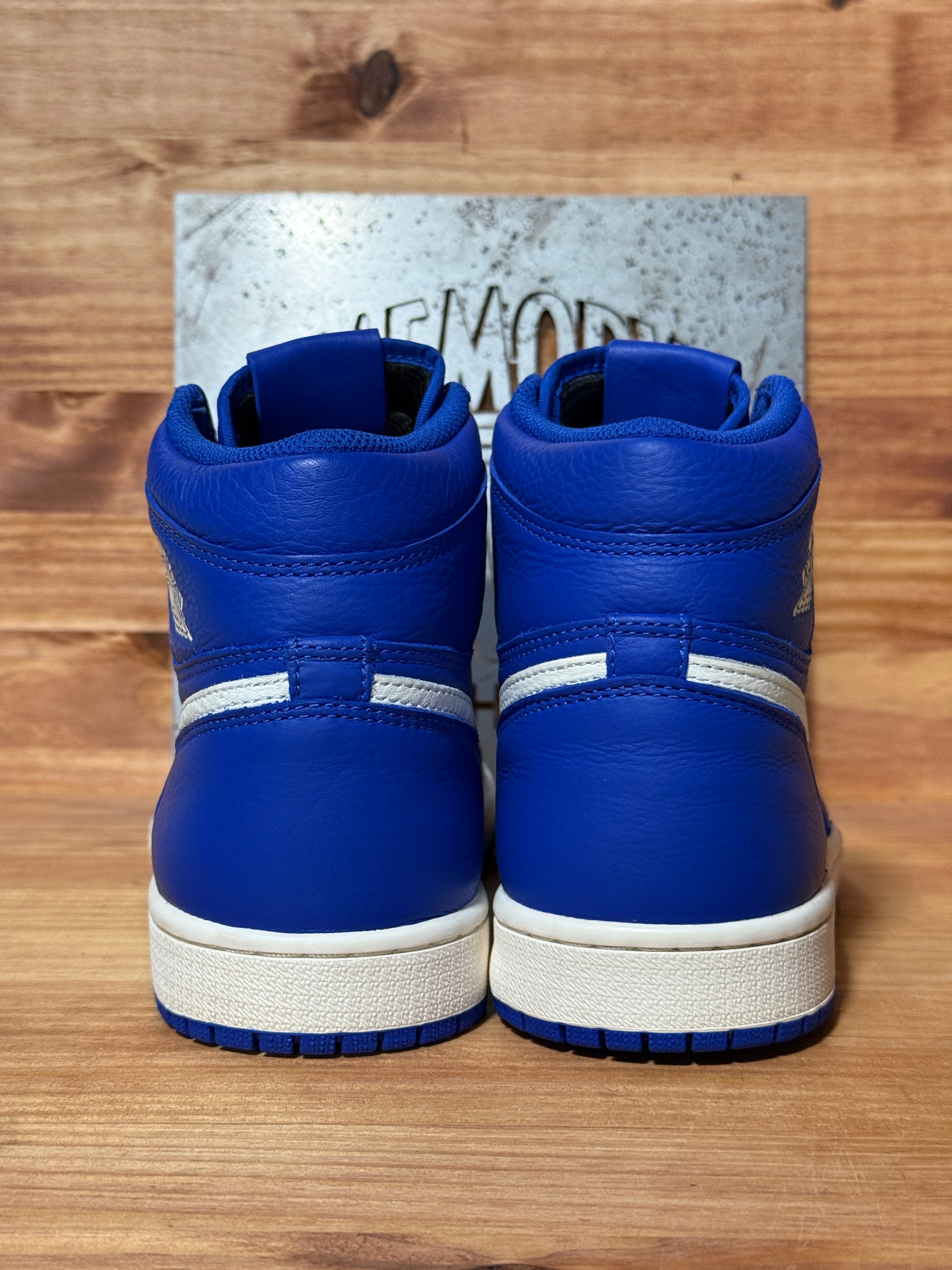 Jordan 1 Retro High Hyper Royal