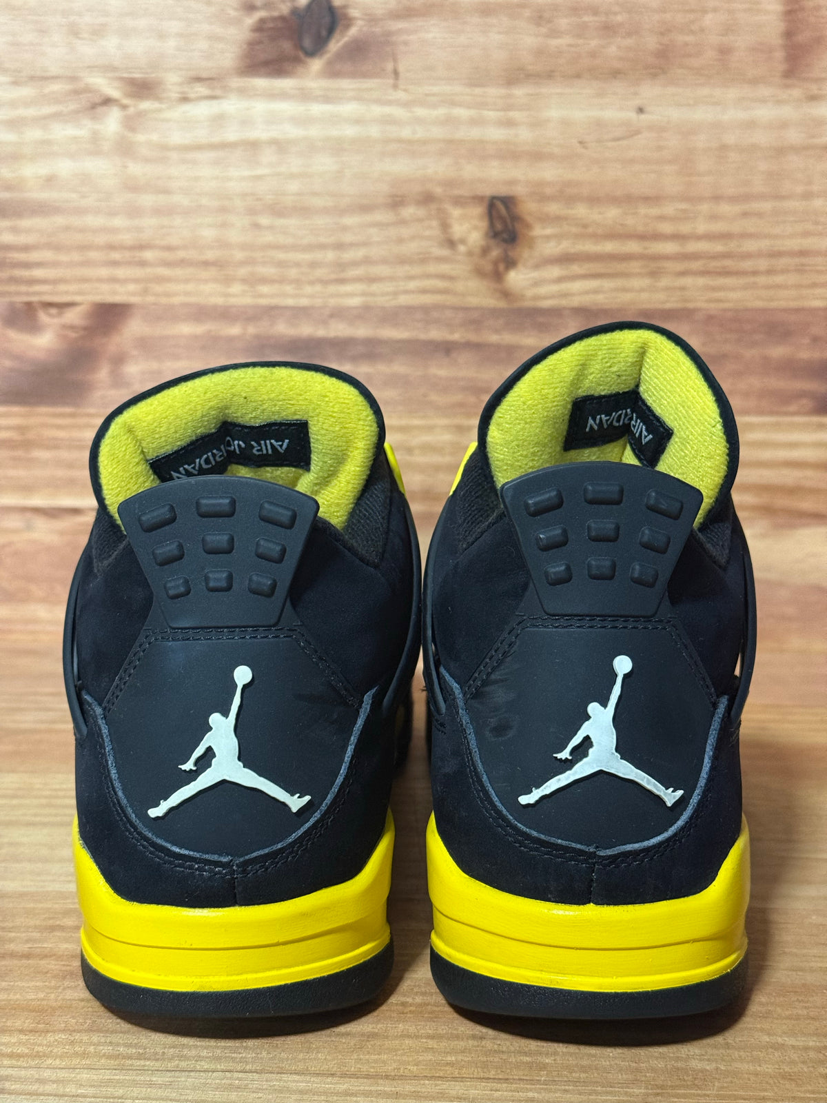 Jordan 4 Retro Thunder (2023)