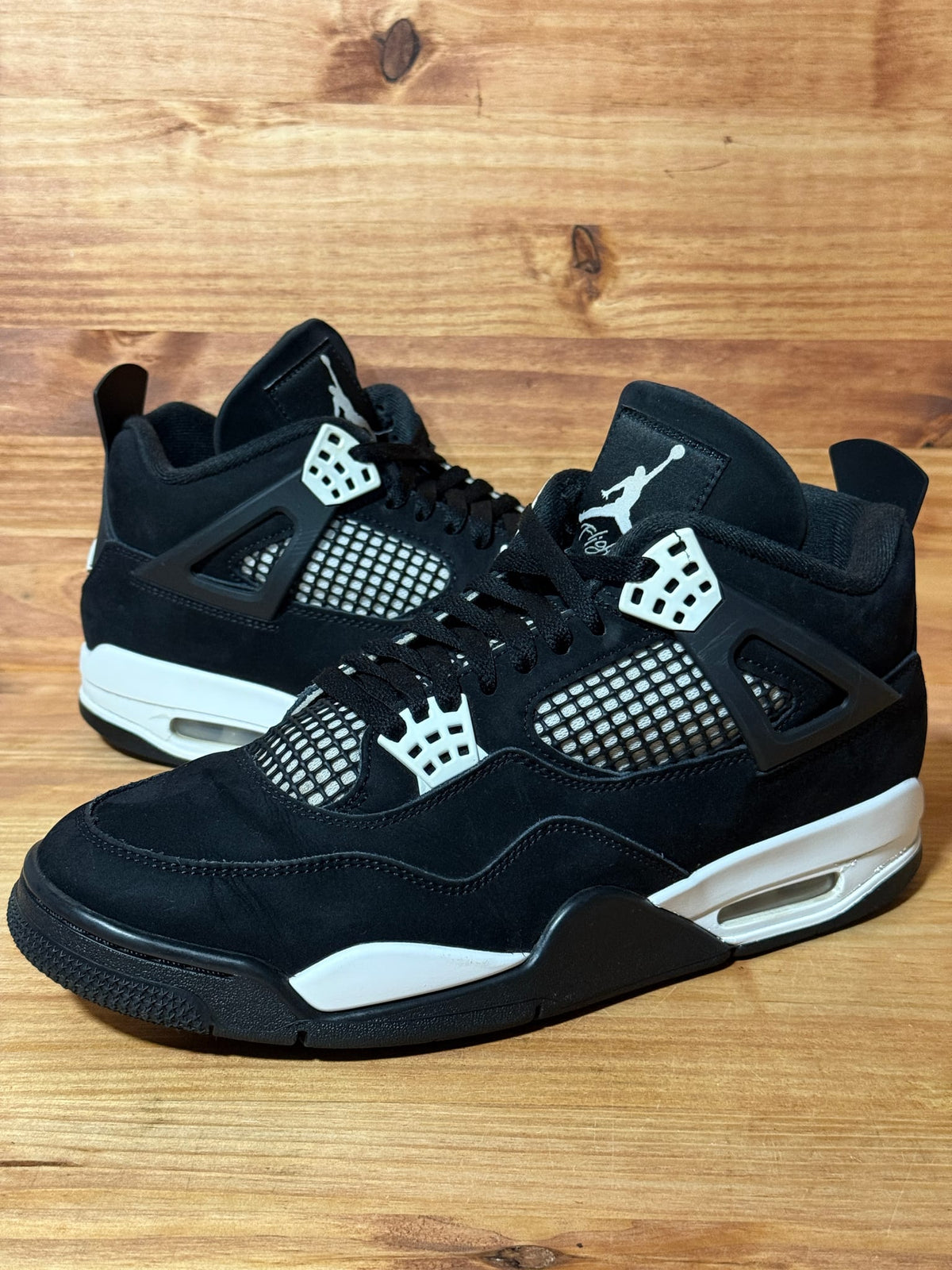 Jordan 4 Retro White Thunder - Size 10.5