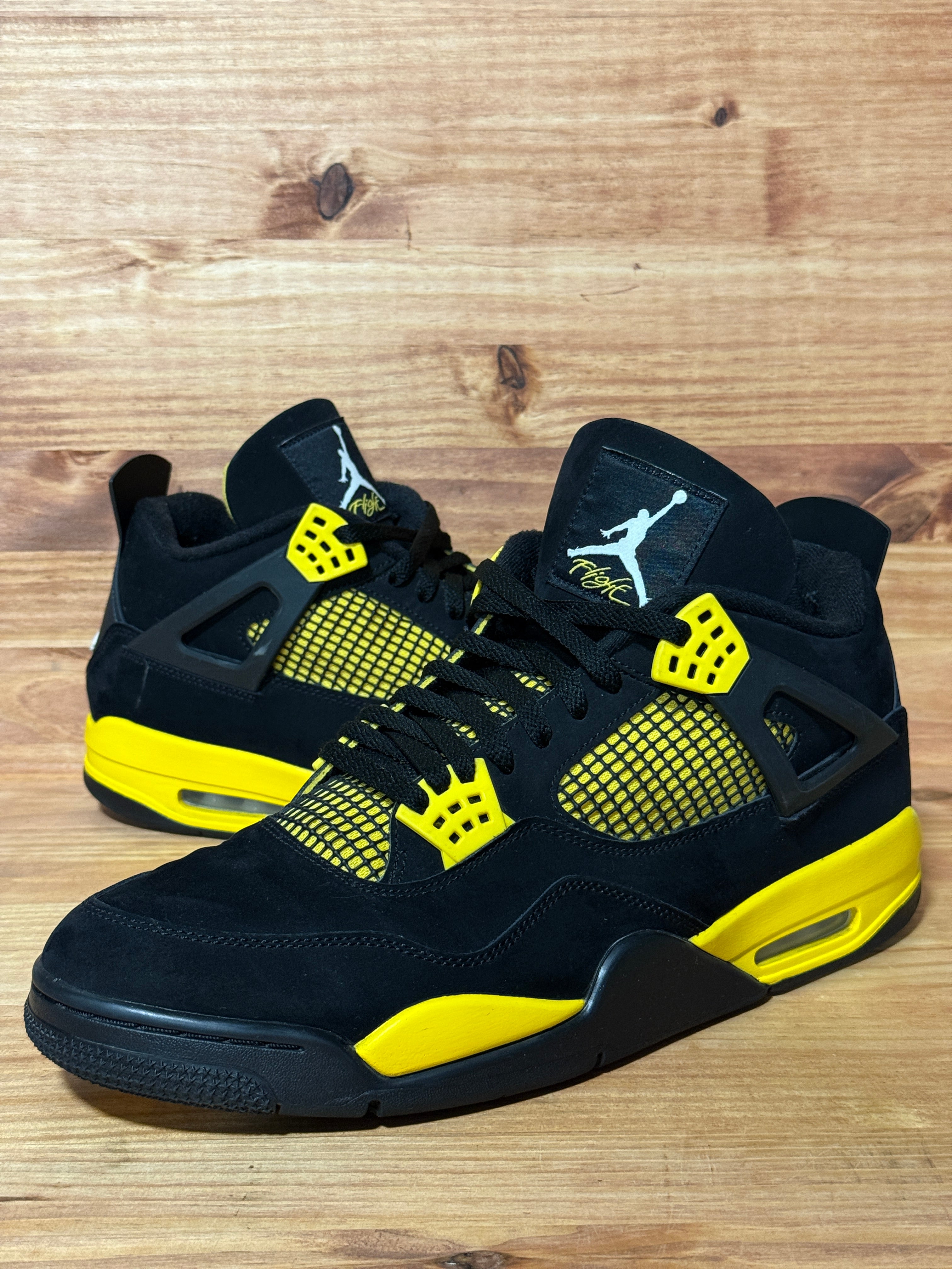 Jordan 4 Retro Thunder (2023)