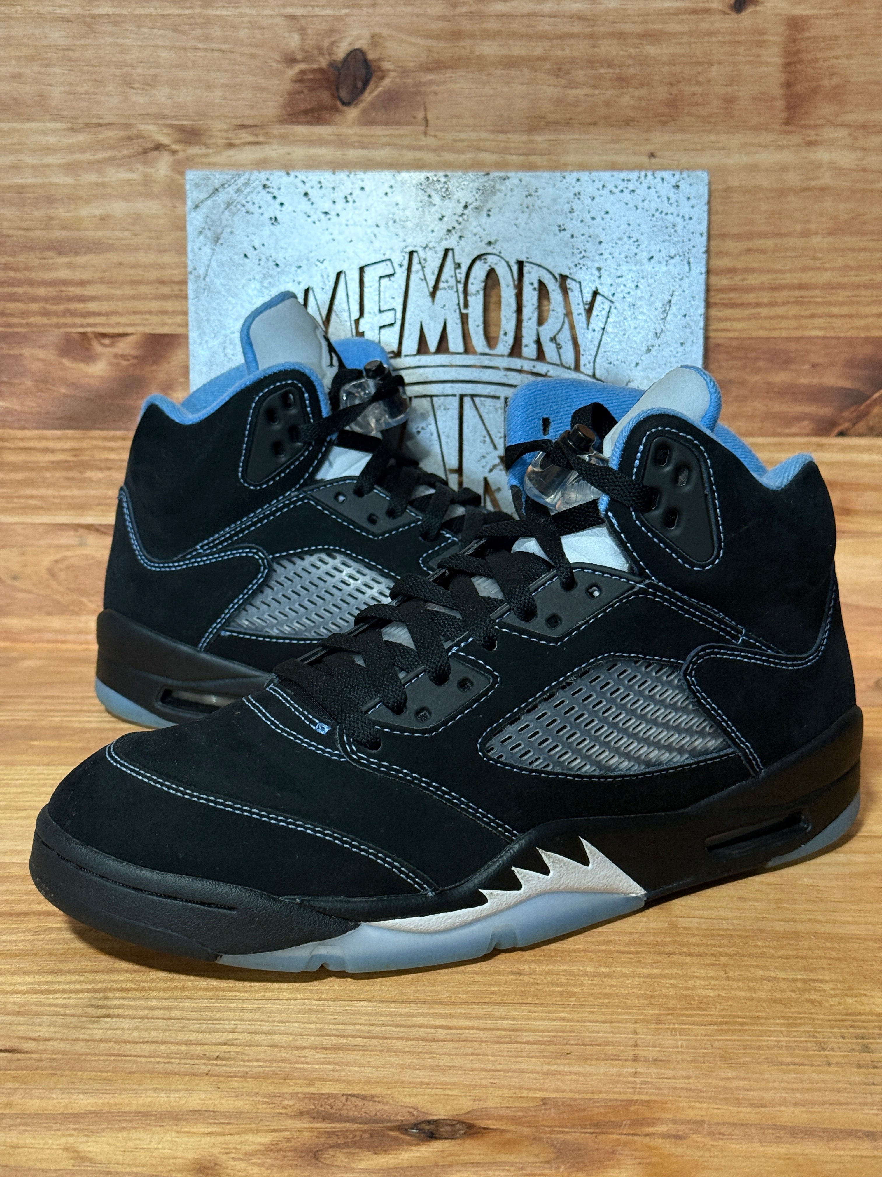 Jordan 5 Retro Black University Blue (2026)