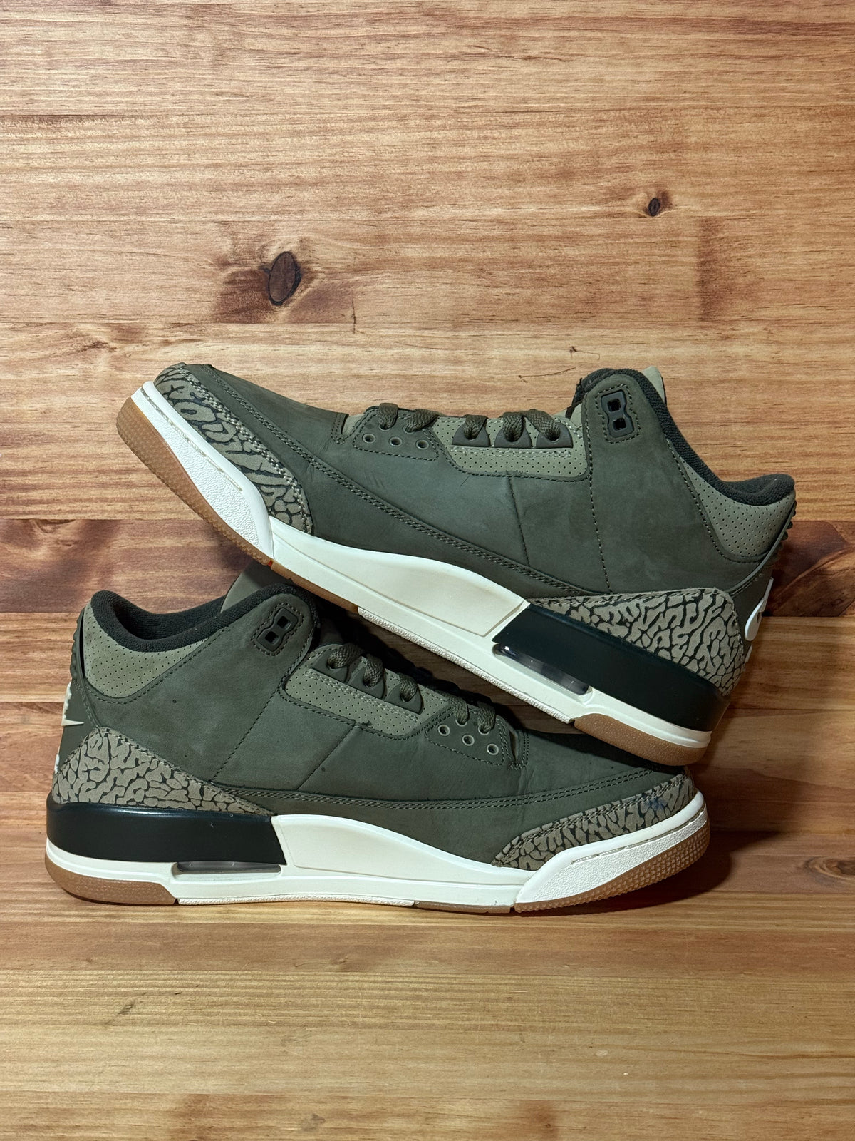 Jordan 3 Retro Family Affair - Size 10