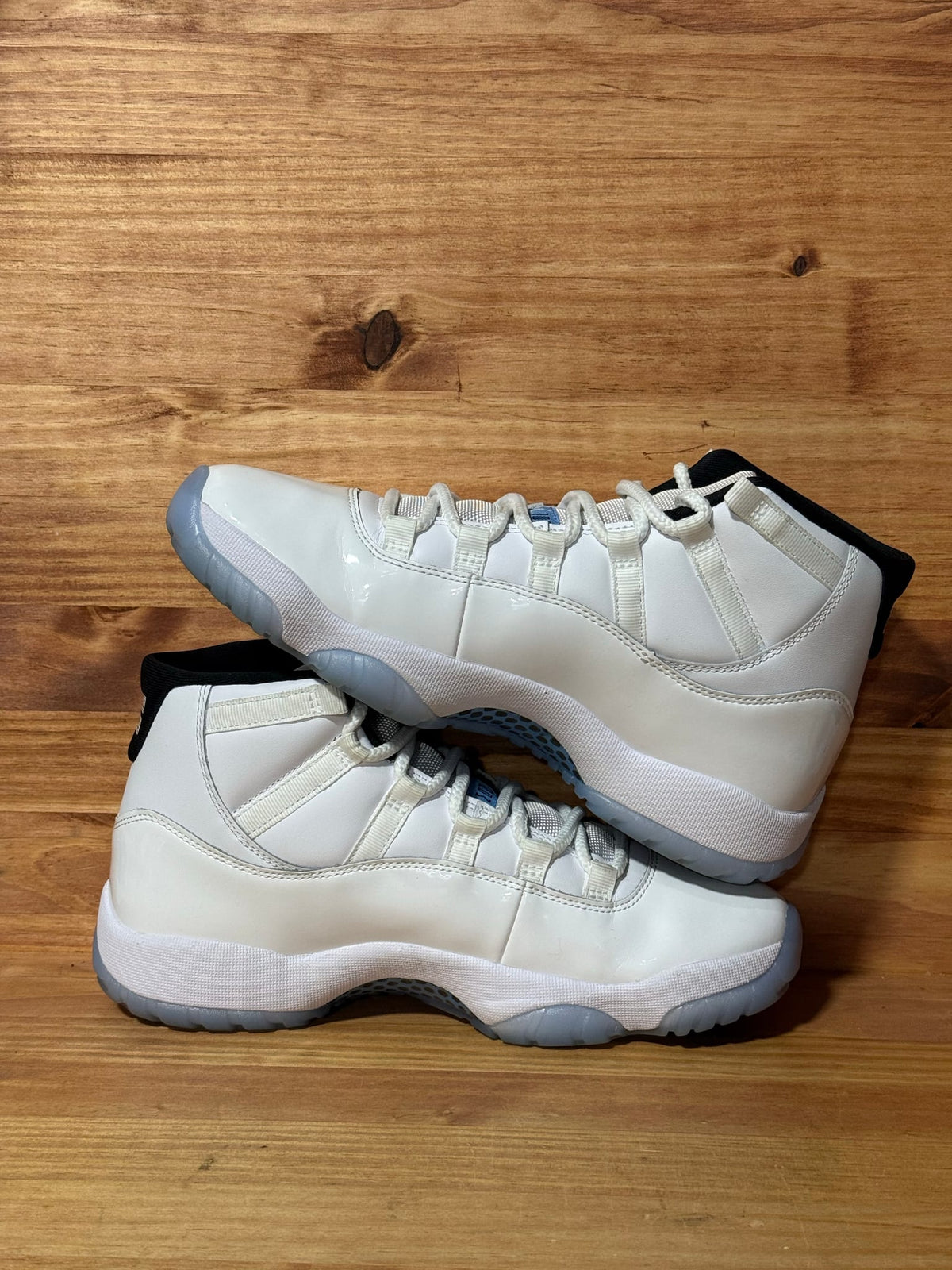 Jordan 11 Retro Legend Blue (2024) - Size 8