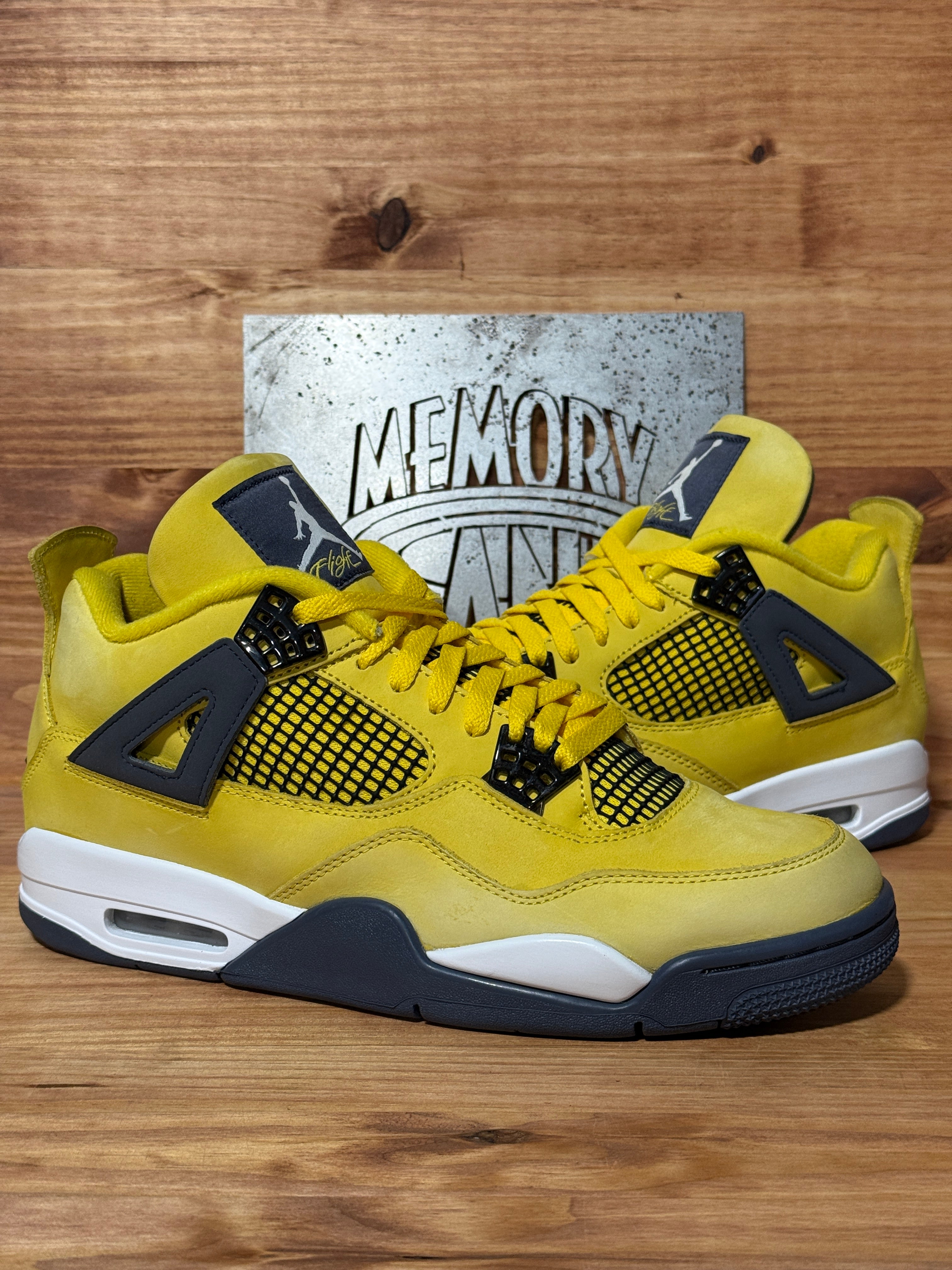 Jordan 4 Retro Lightning (2021)