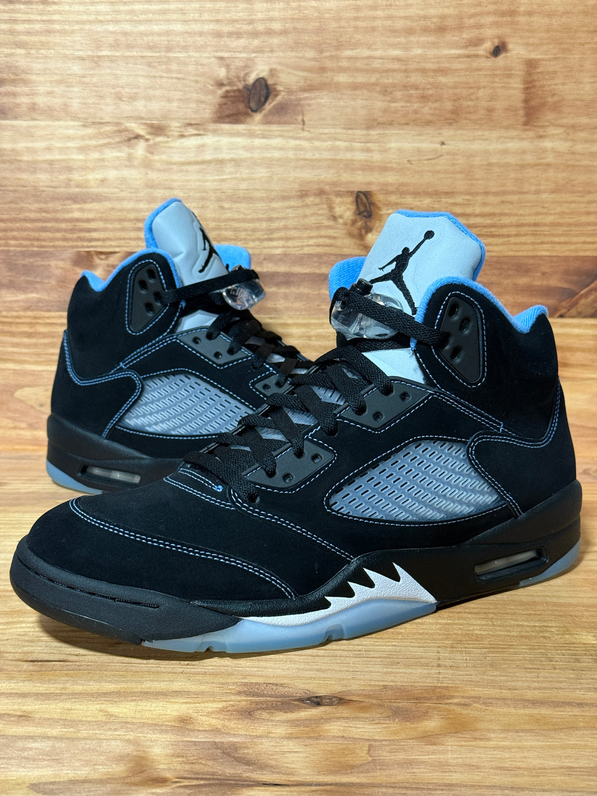 Jordan 5 Retro Black University Blue (2026)