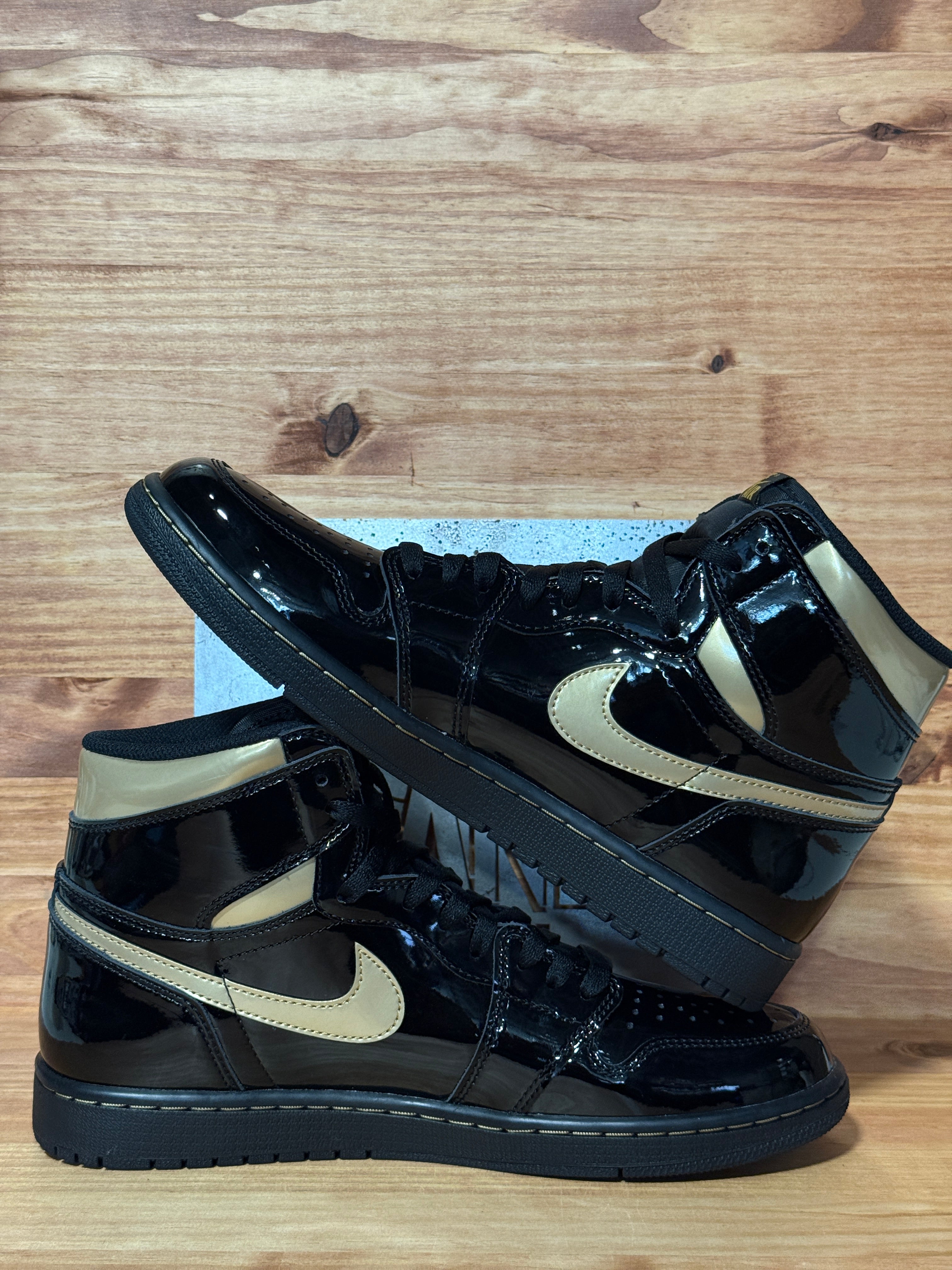 Jordan 1 Retro High Black Metallic Gold (2020)
