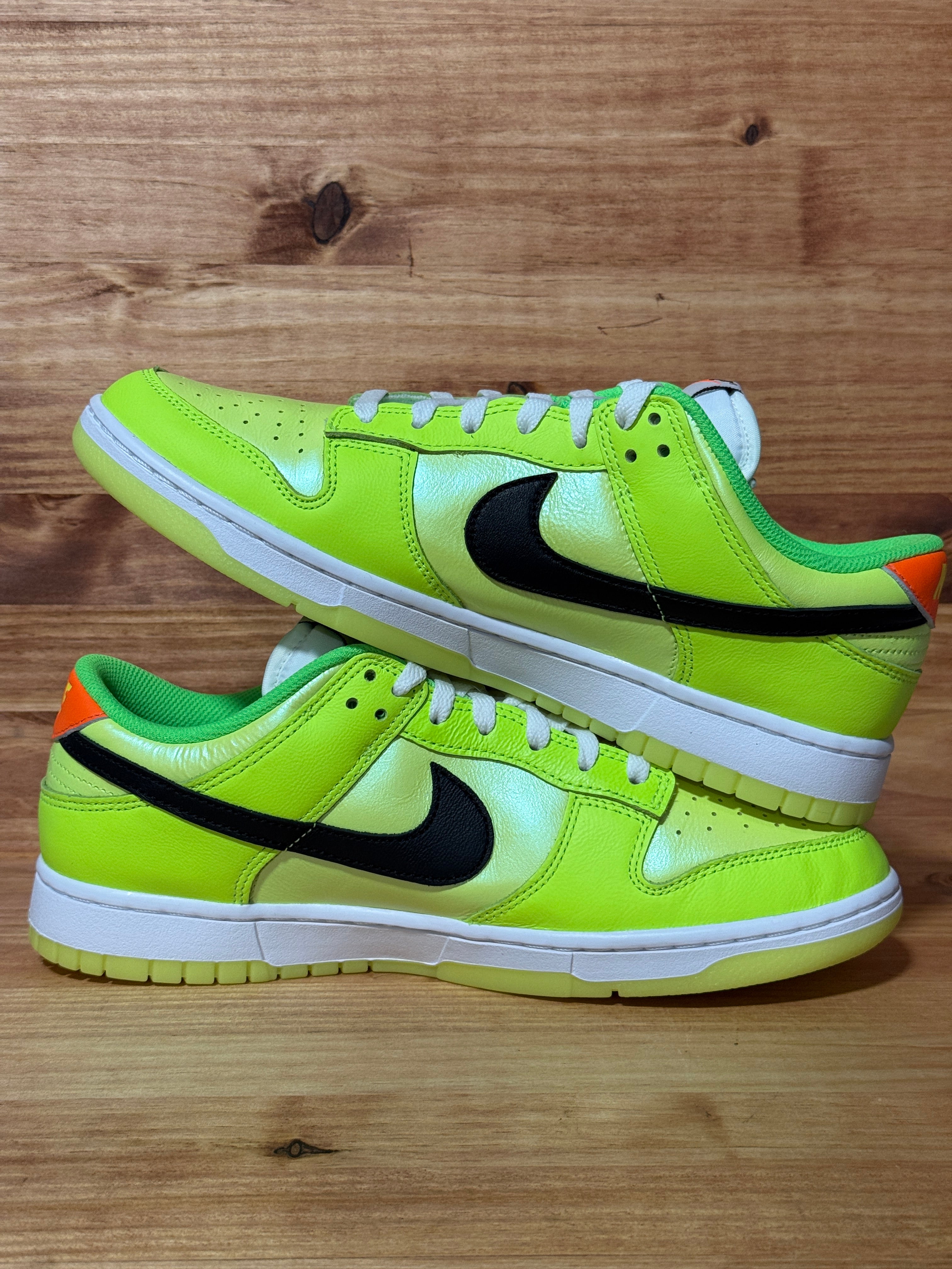 Nike Dunk Low SE Splash Volt