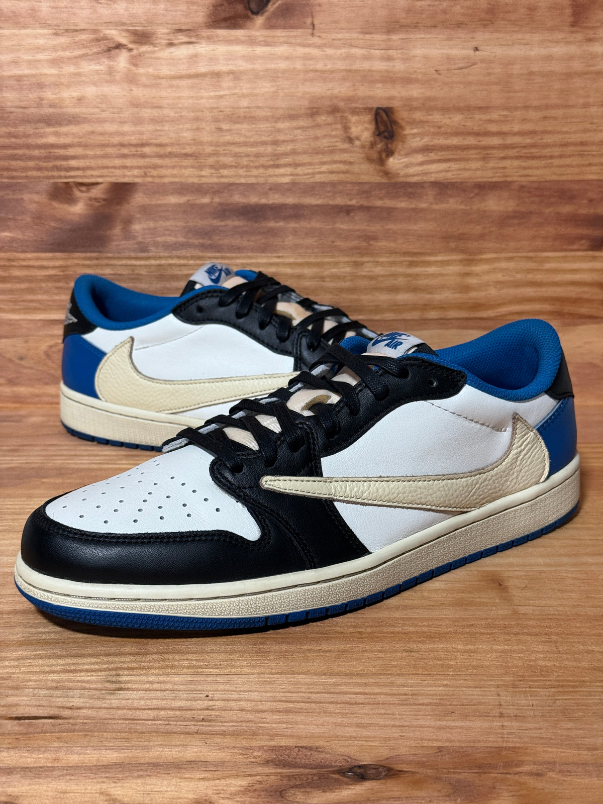 Jordan 1 Retro Low OG SP Fragment x Travis Scott