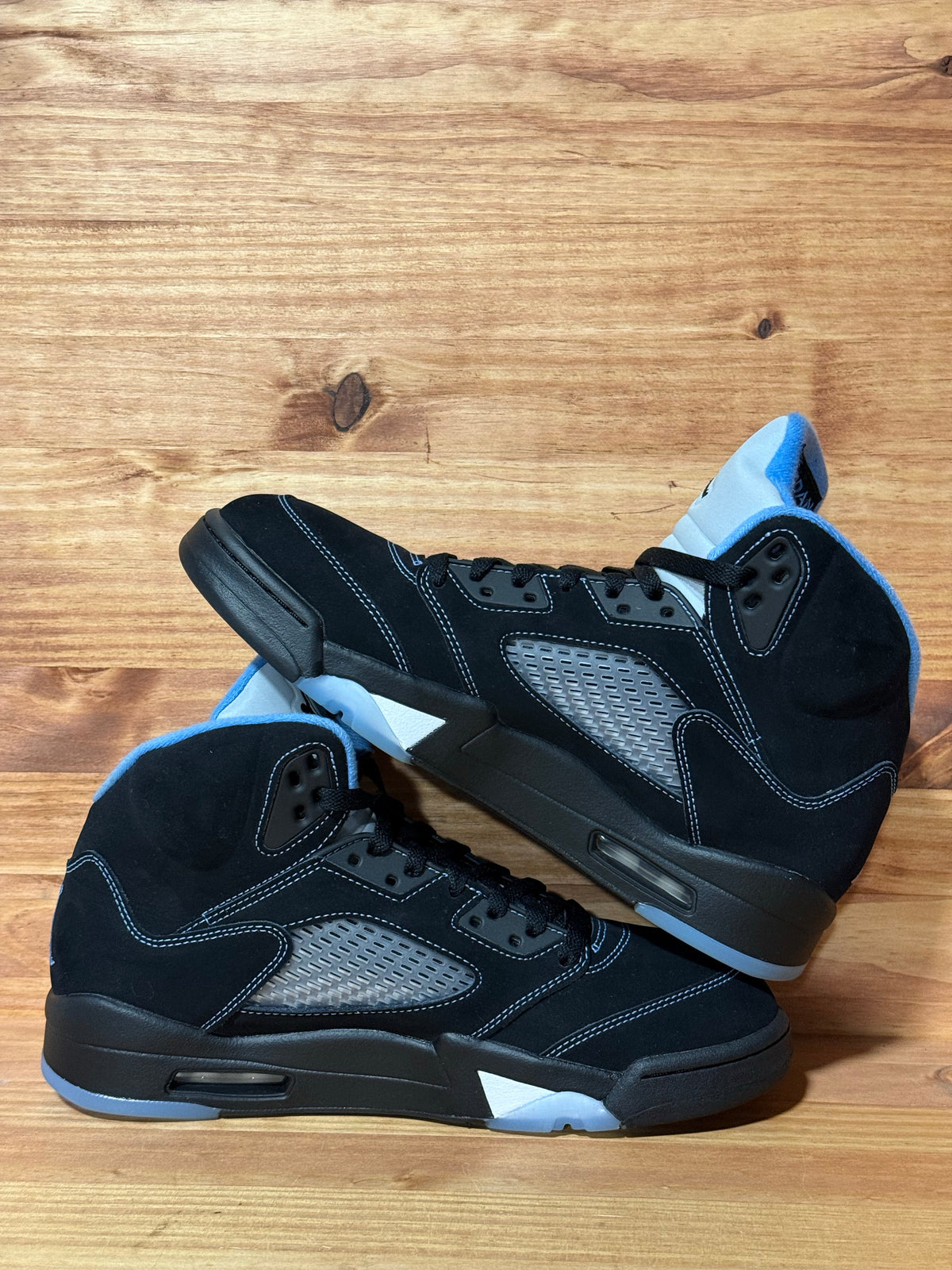 Jordan 5 Retro Black University Blue (2026)