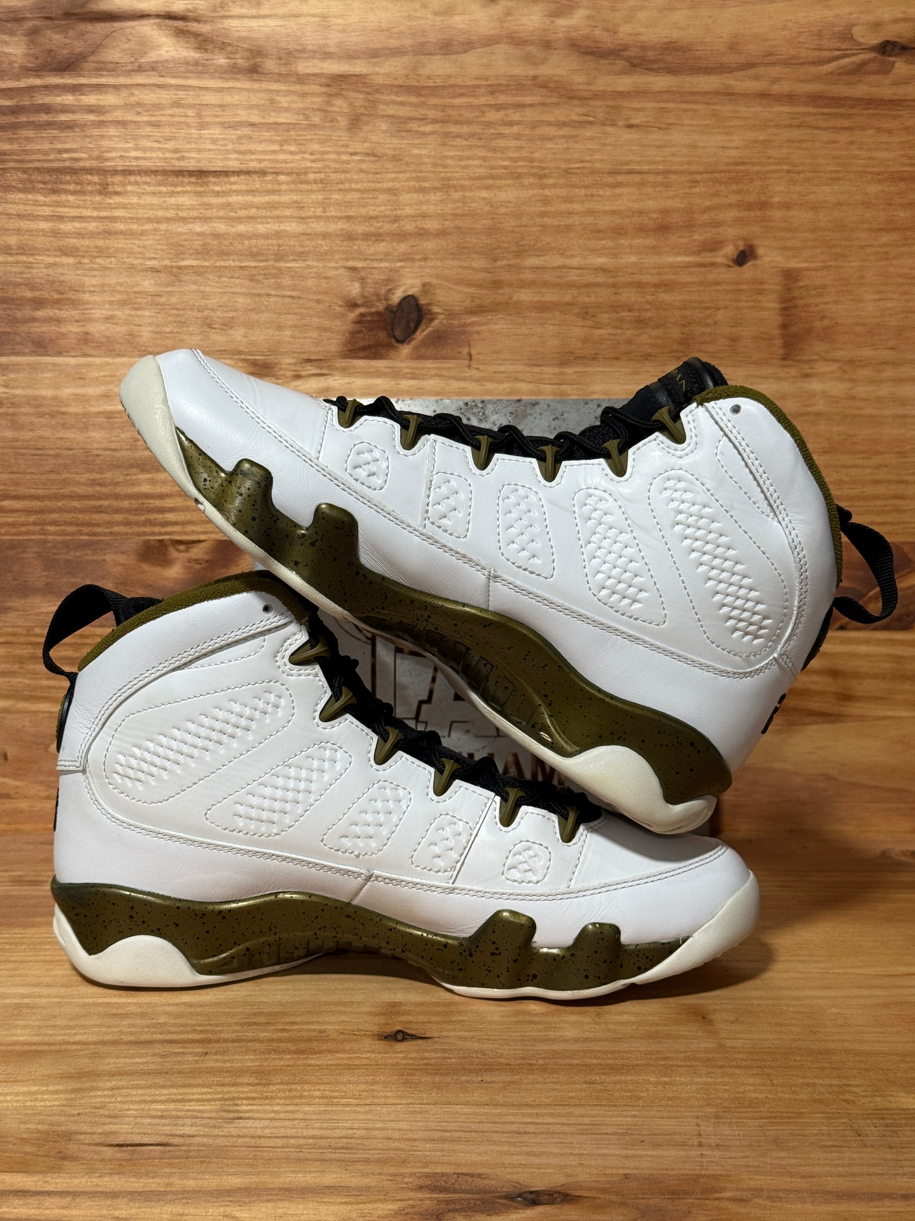 Jordan 9 Retro Statue