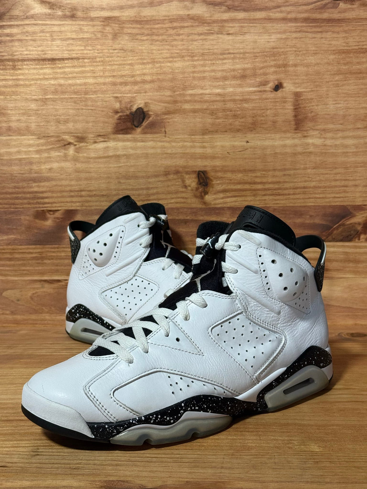 Jordan 6 Retro Reverse Oreo - Size 11
