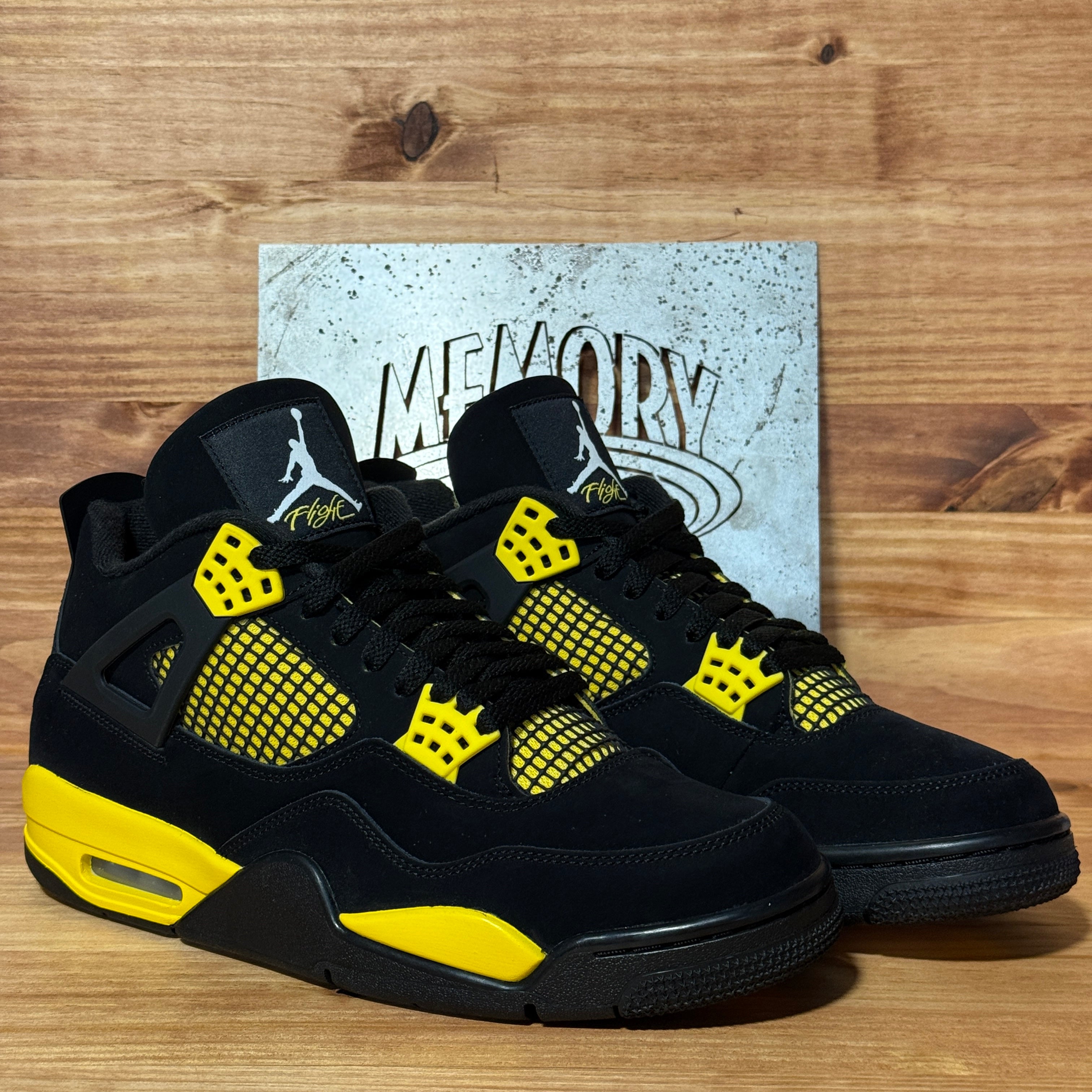 Jordan 4 Retro Thunder (2023)