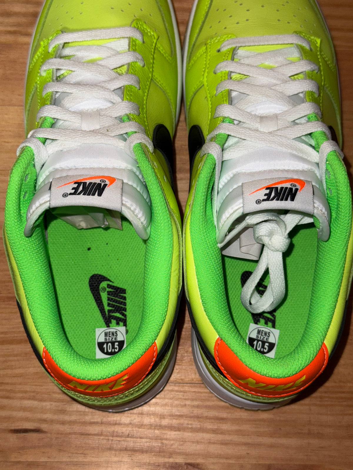 Nike Dunk Low SE Splash Volt