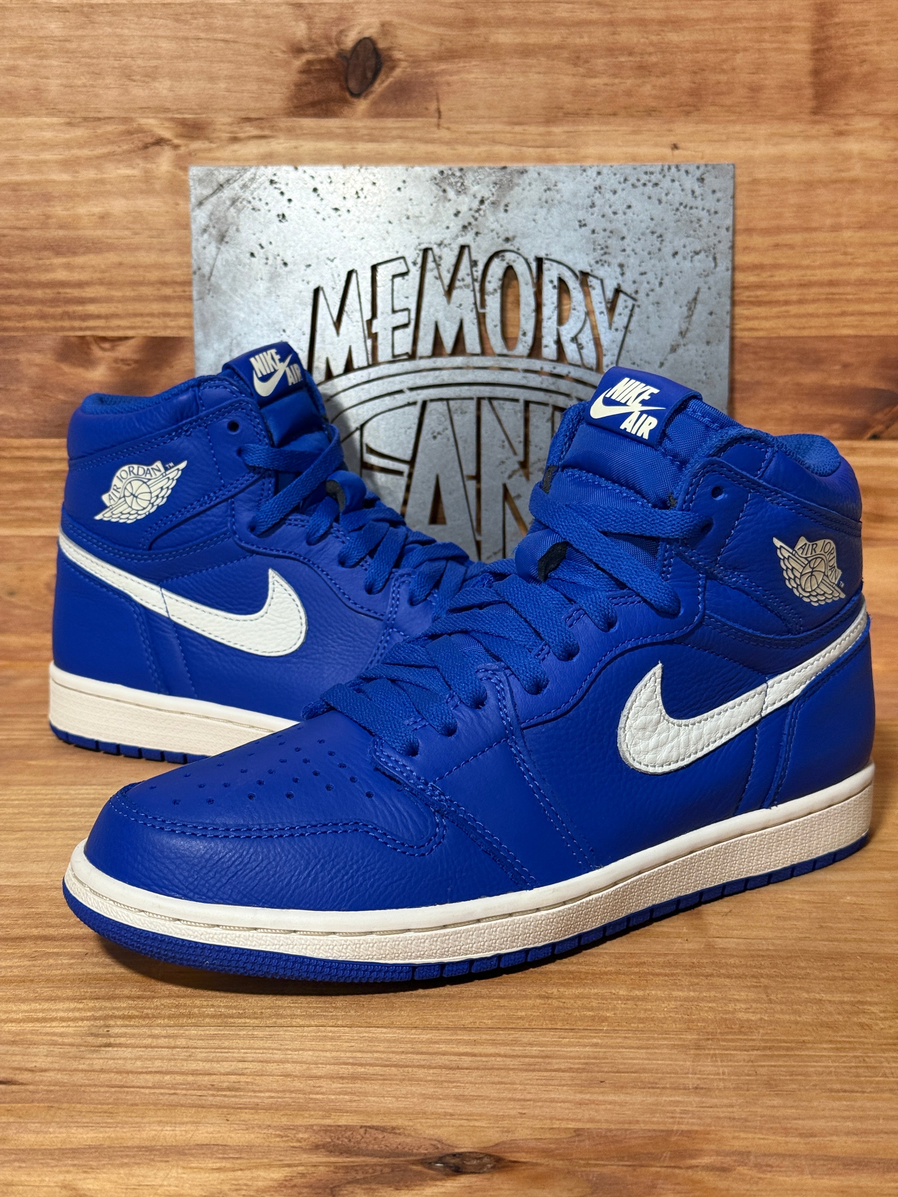 Jordan 1 Retro High Hyper Royal