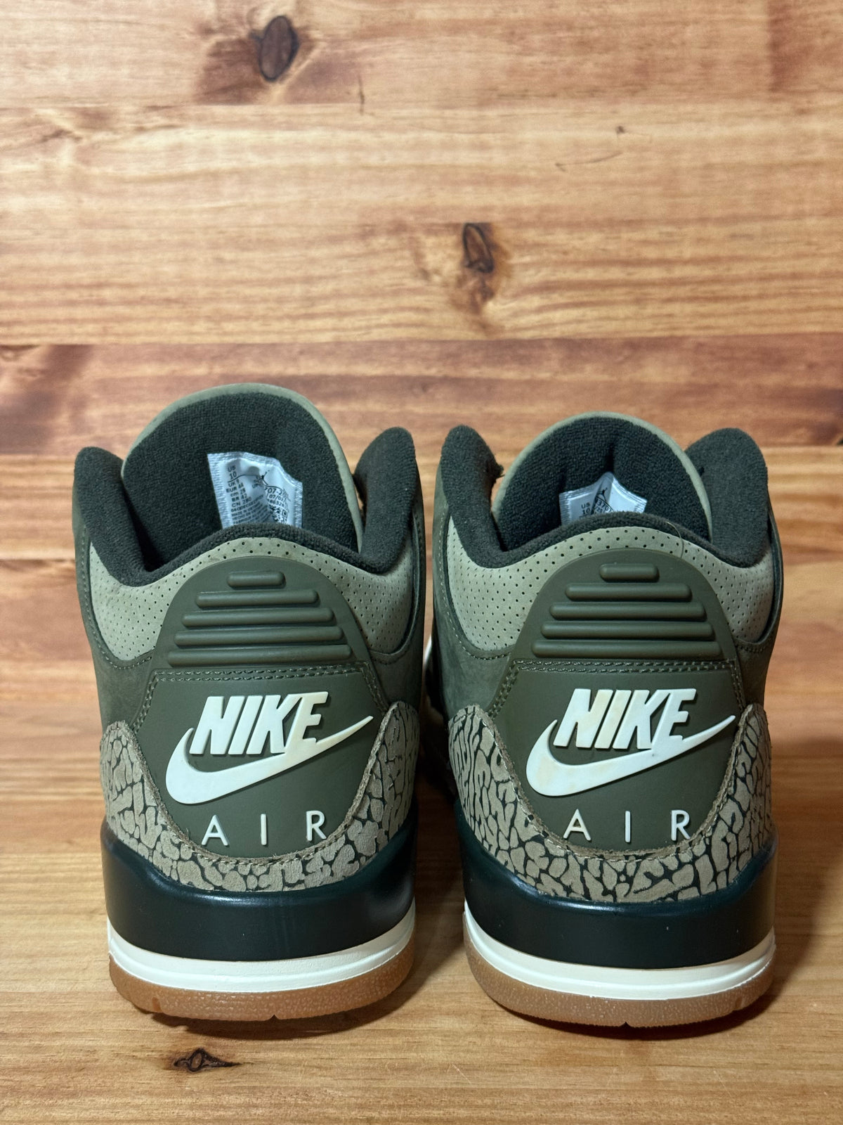 Jordan 3 Retro Family Affair - Size 10
