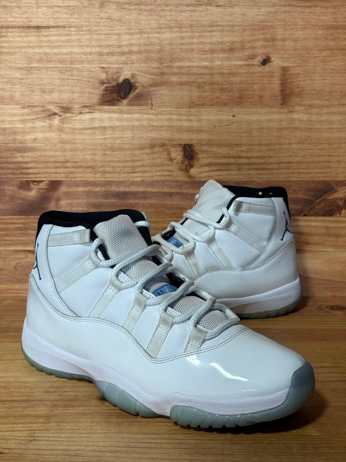 Jordan 11 Retro Legend Blue (2024) - Size 10.5