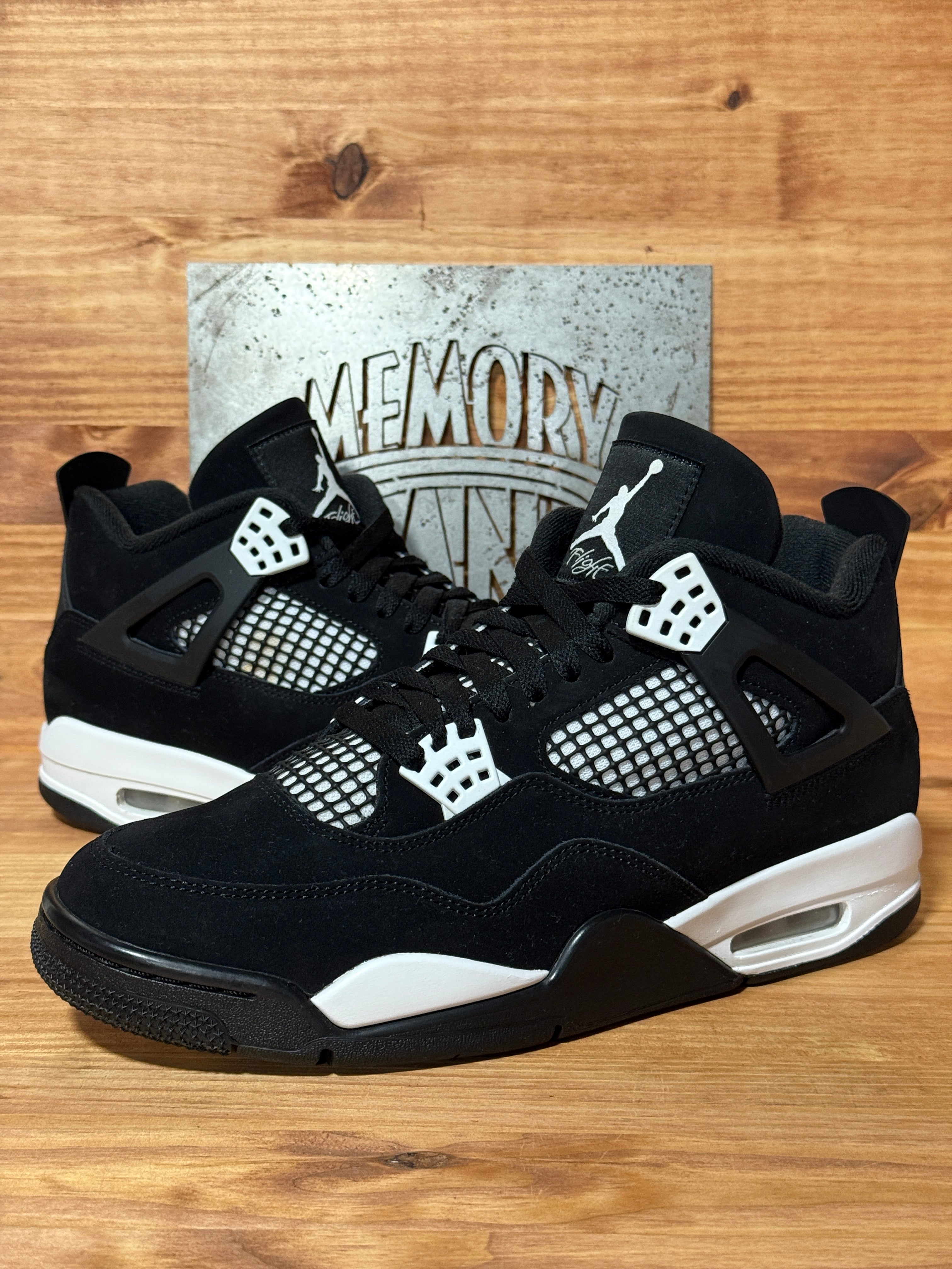 Jordan 4 Retro White Thunder
