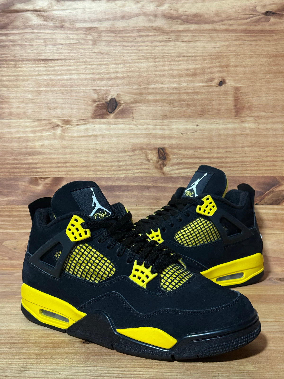 Jordan 4 Retro Thunder (2023)