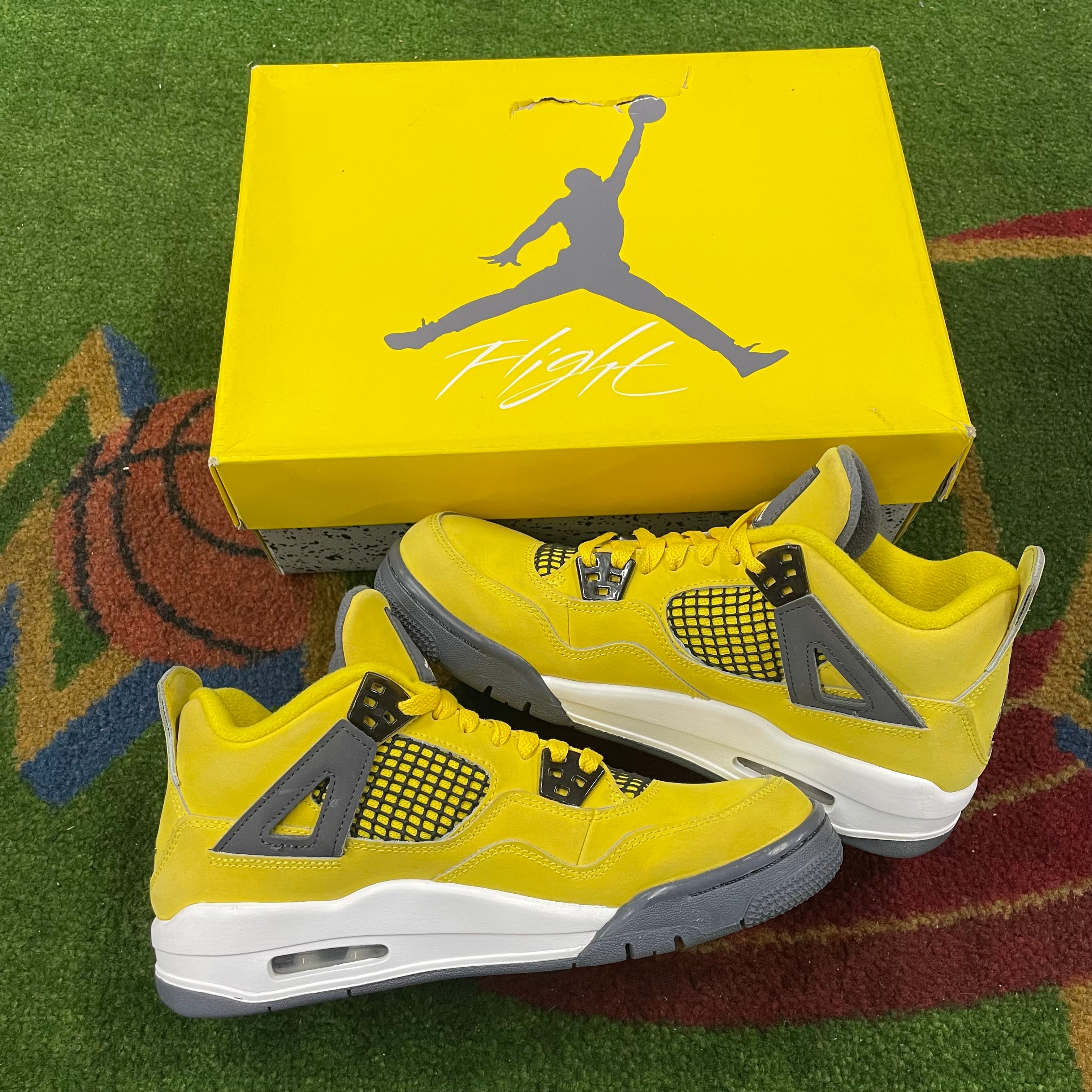 Jordan 4 “Lightning” Size 7