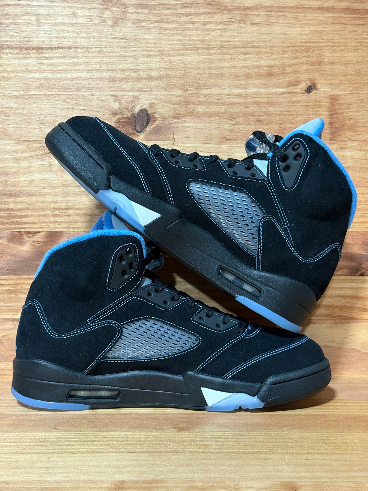 Jordan 5 Retro Black University Blue (2026)