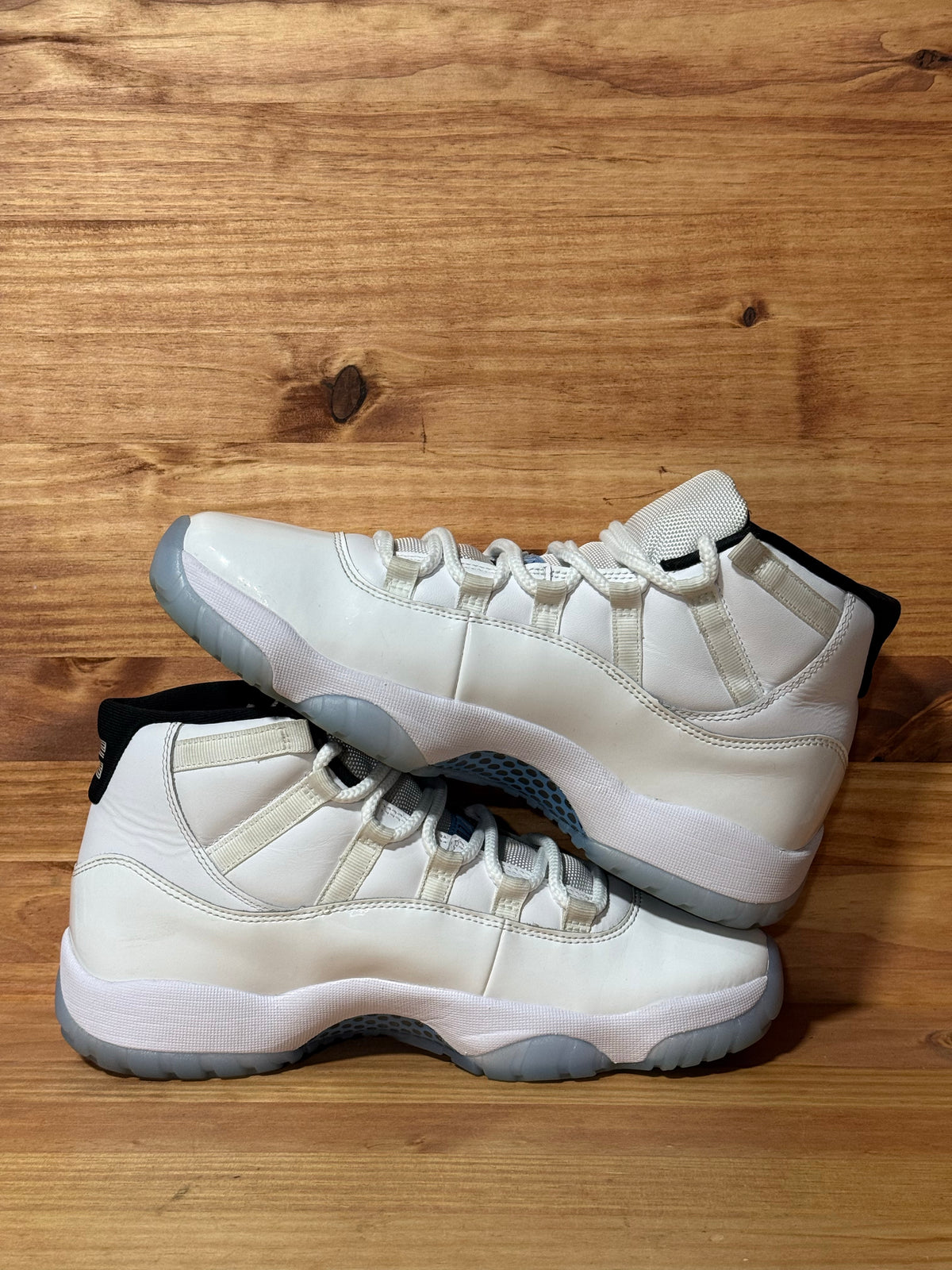 Jordan 11 Retro Legend Blue (2024) - Size 9