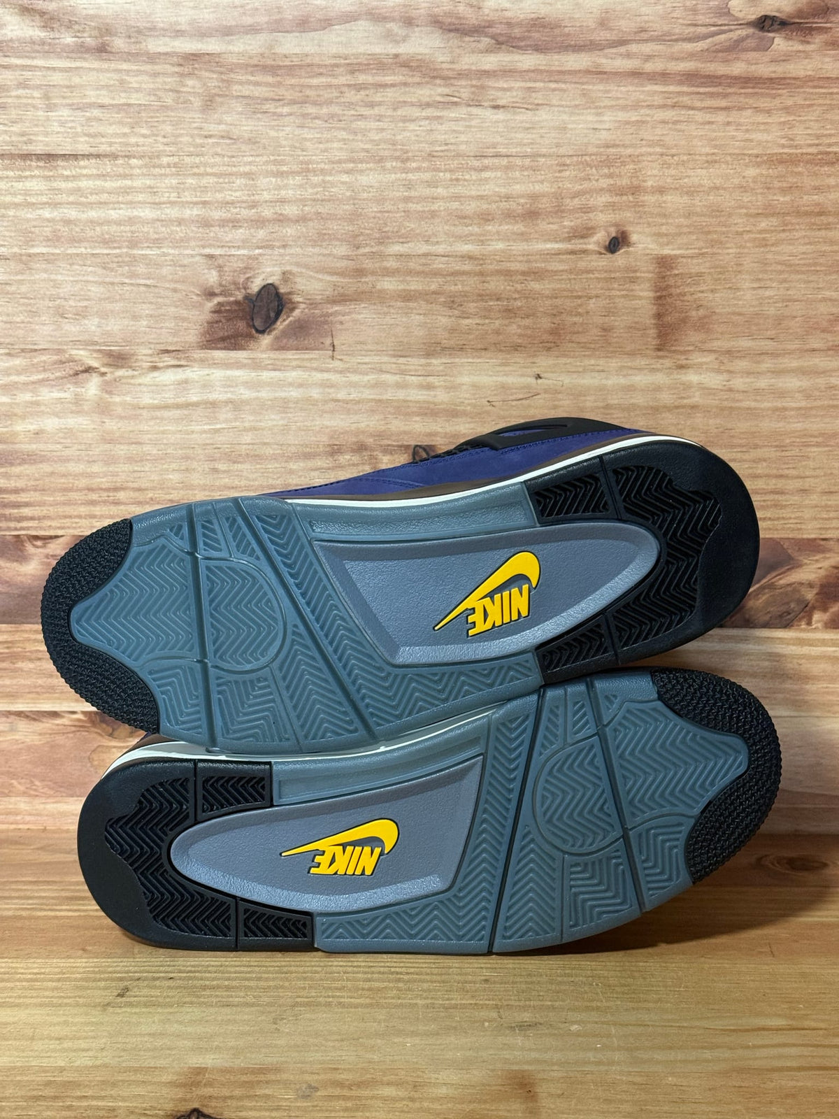Jordan 4 Retro Lakers - Size 10