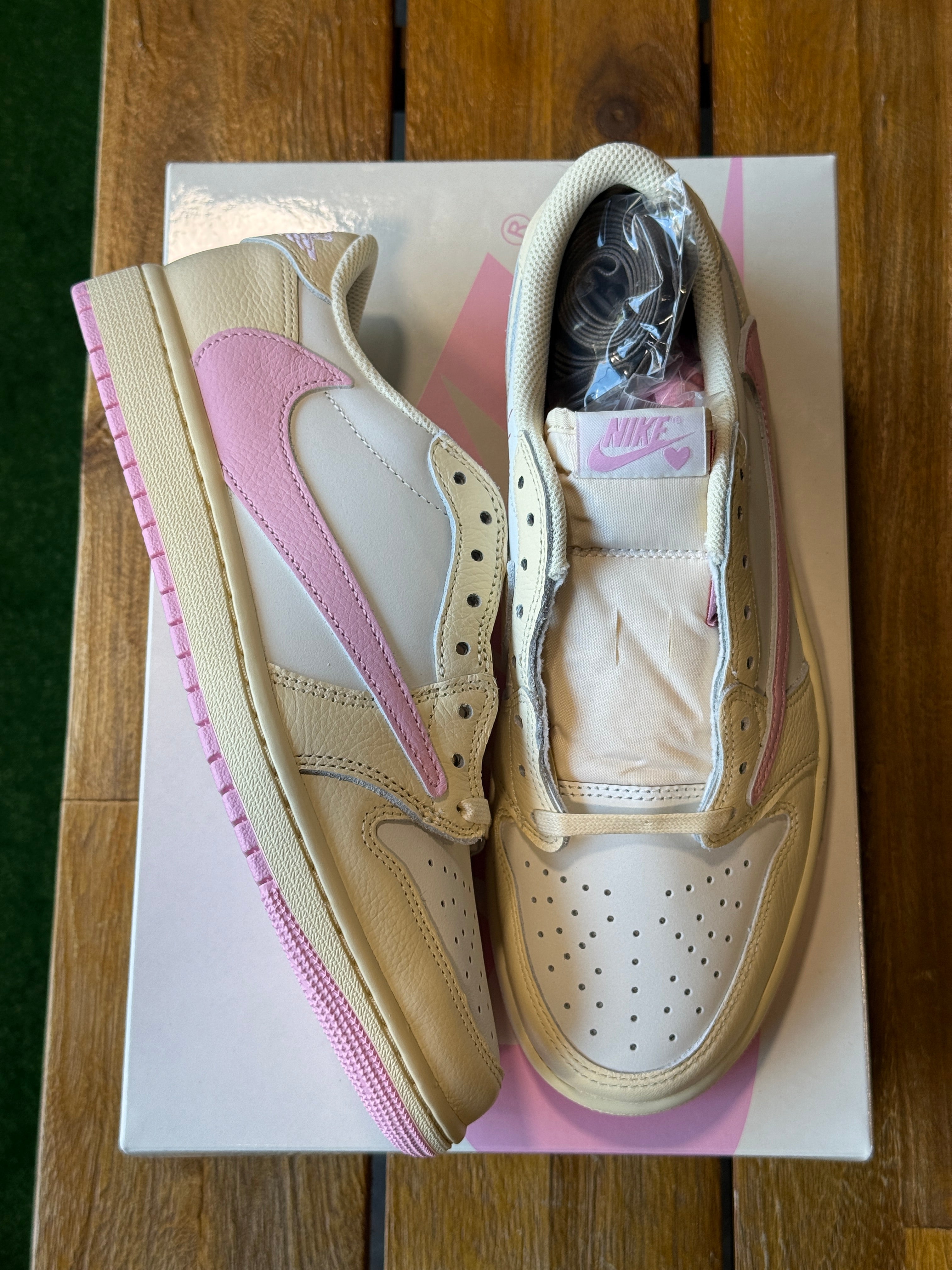Jordan 1 Retro Low OG SP Travis Scott Shy Pink