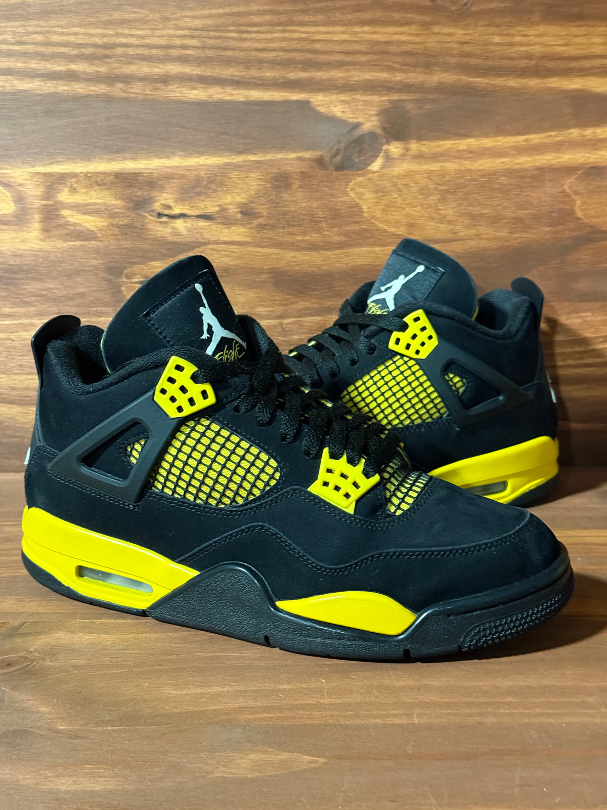 Jordan 4 Retro Thunder (2023) Size 8.5