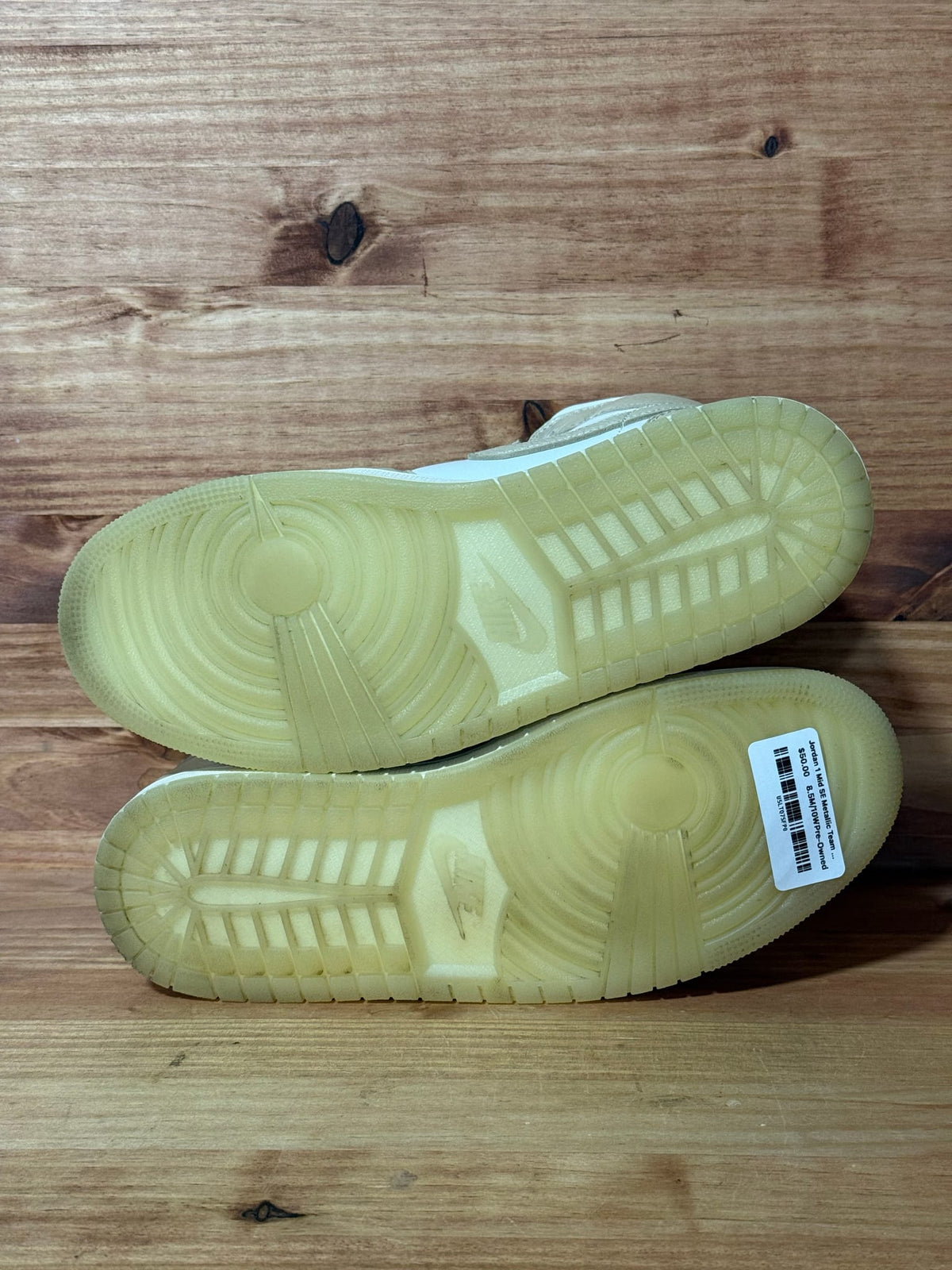 Jordan 1 Mid SE Metallic Team Gold (Women's) - Size 8.5