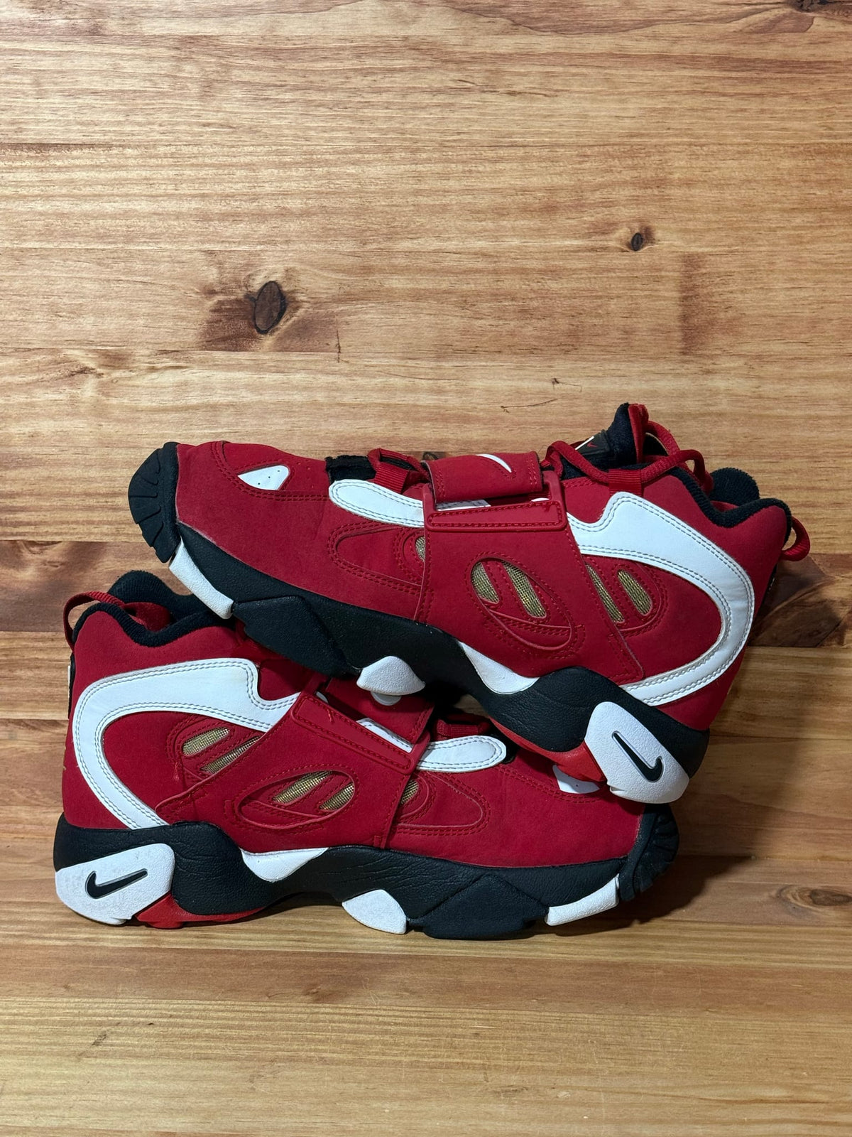 Nike Air Diamond Turf 2 Red Gold (2026) - Size 8.5