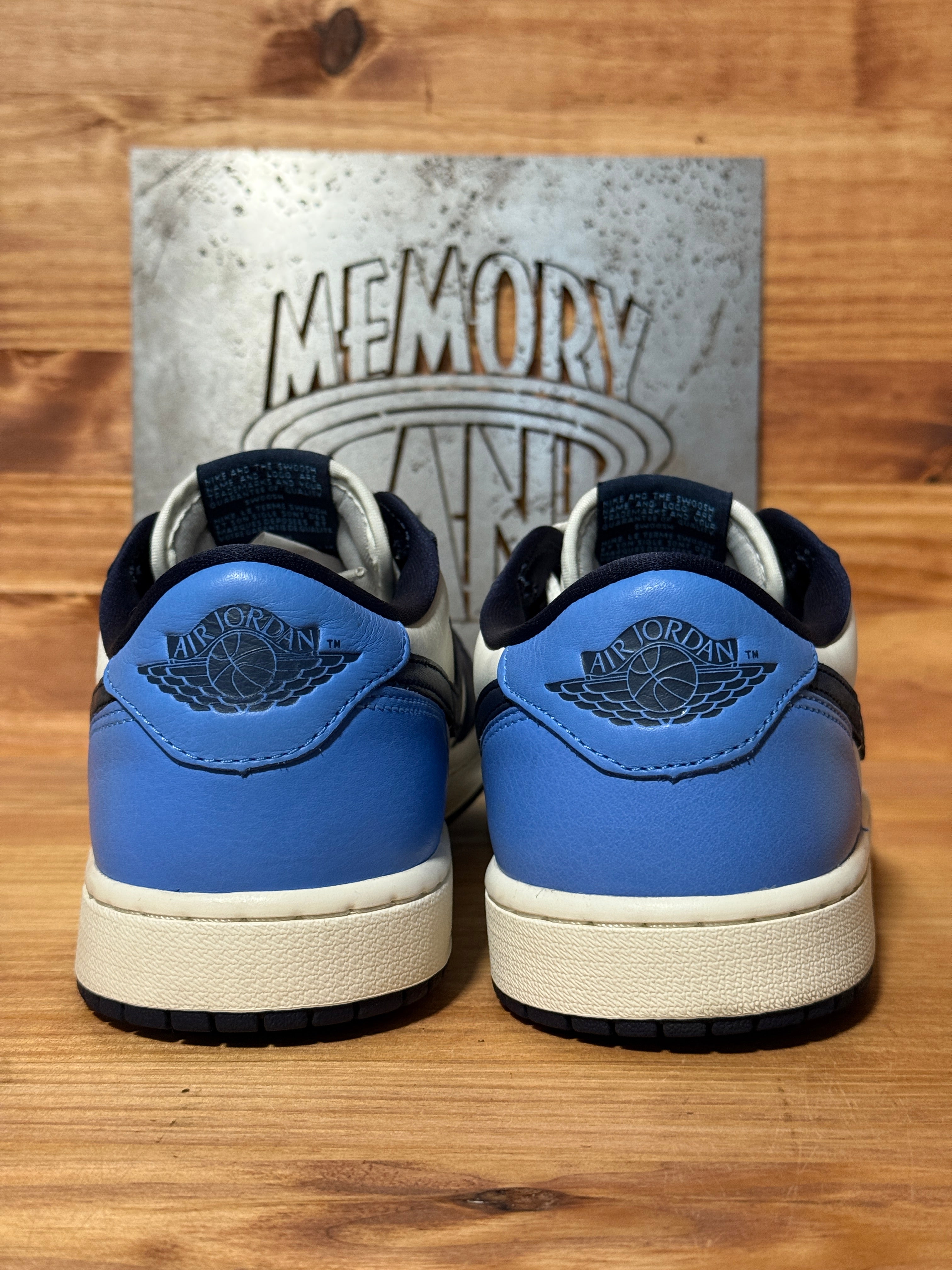 Jordan 1 Low OG Obsidian UNC