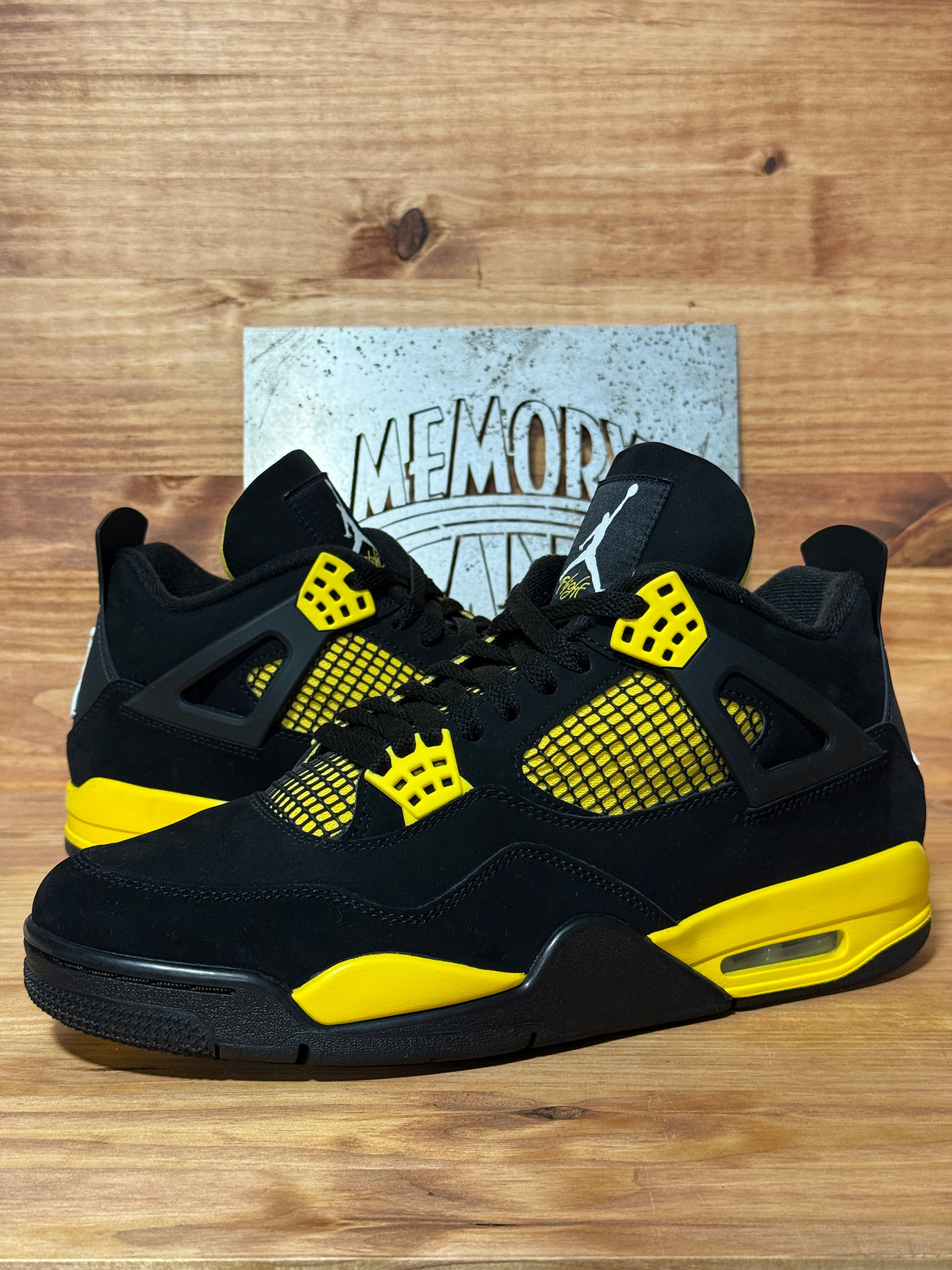 Jordan 4 Retro Thunder (2023)