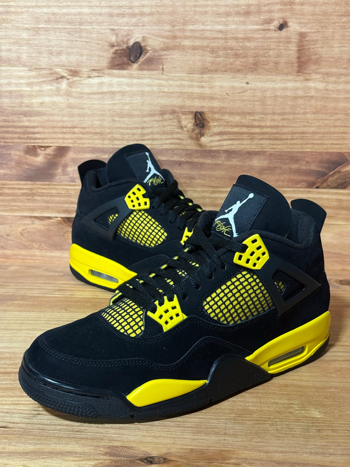 Jordan 4 Retro Thunder (2023) - Size 10.5