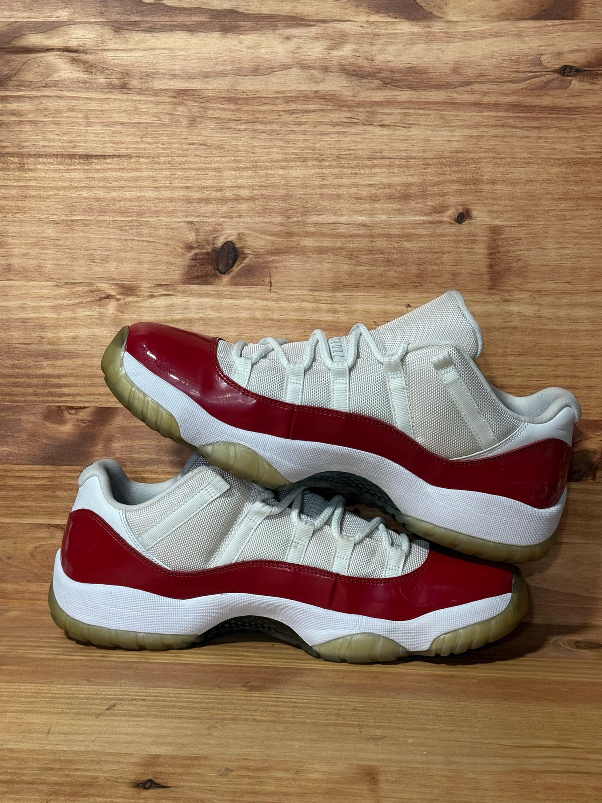 Jordan 11 Retro Low Cherry (2016)