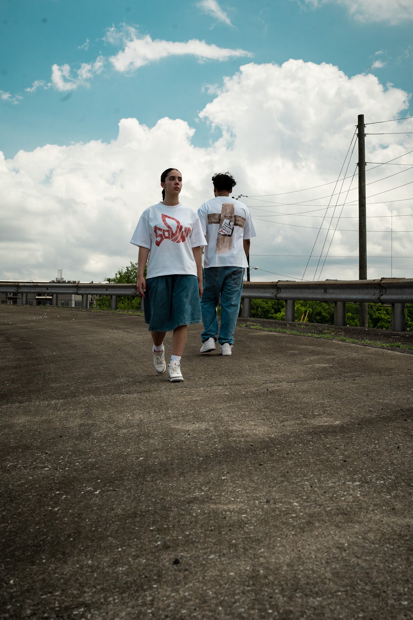 "CROSS LETTER" BOXY TEE (OFF-WHITE)