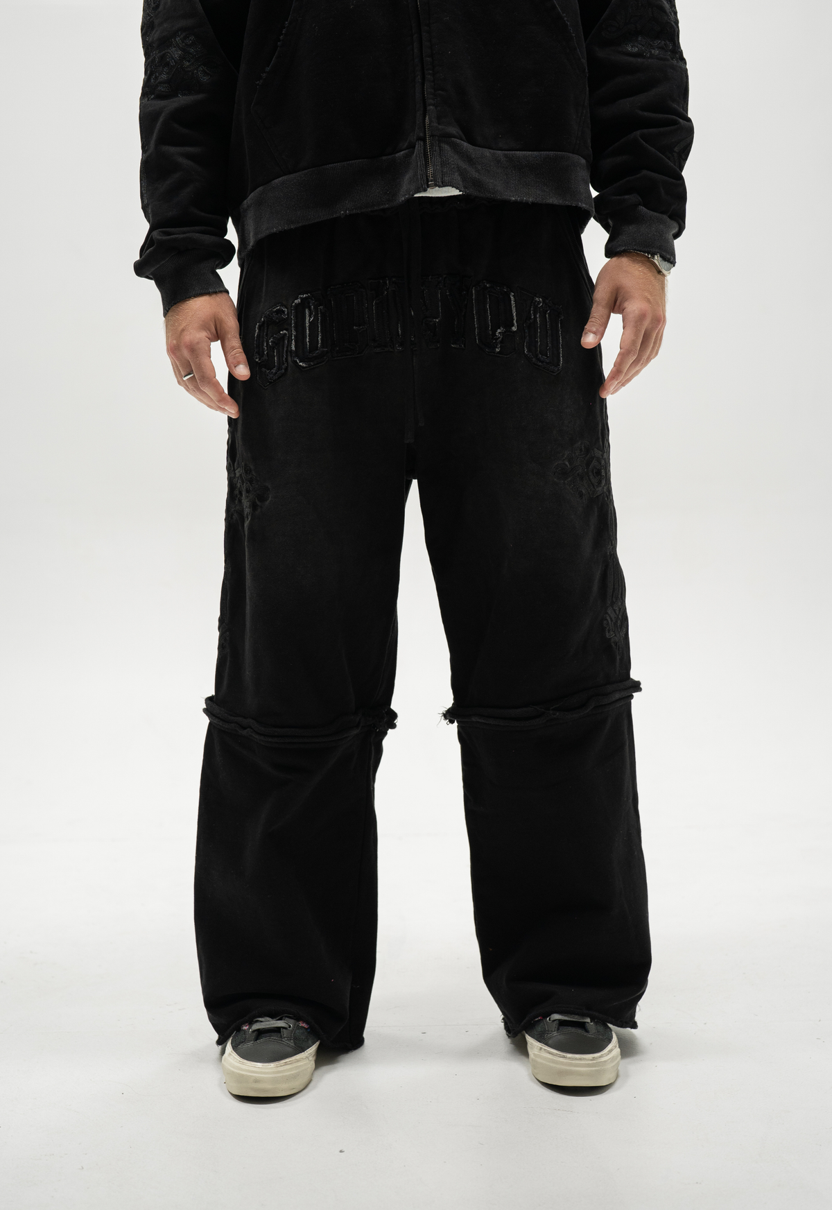 TATTERED CONVERTIBLE SWEATS (BLACK)