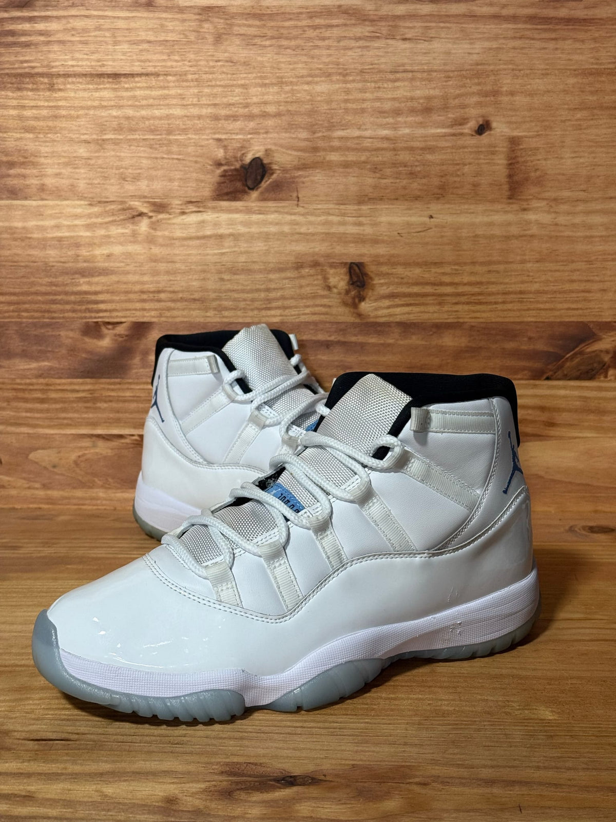 Jordan 11 Retro Legend Blue (2024) - Size 10